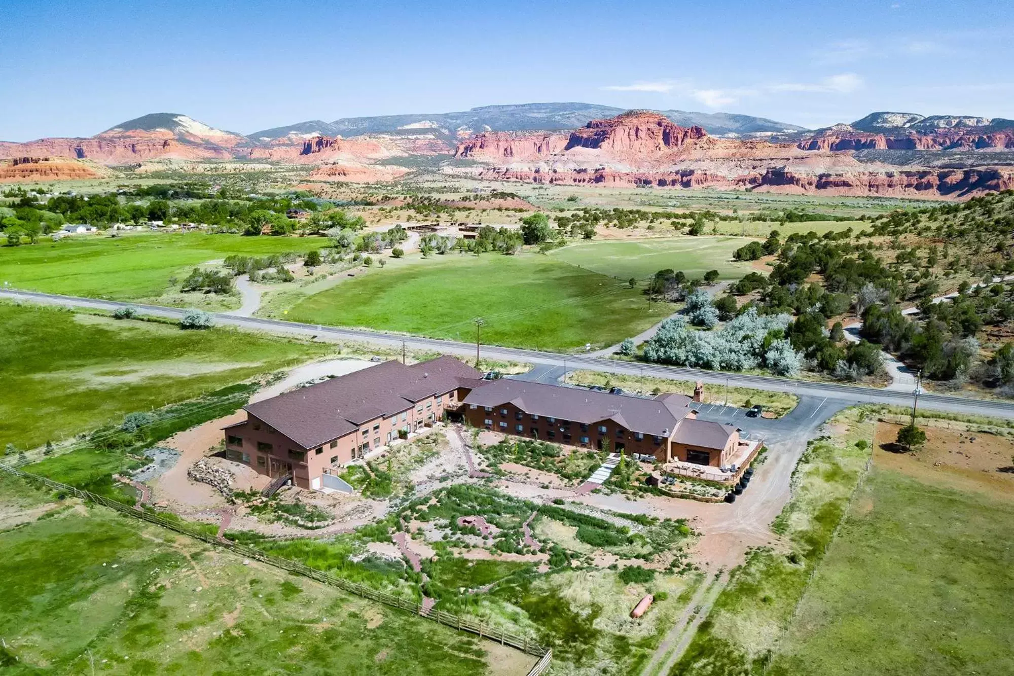 Bird's eye view, Bird's-eye View in Red Sands Hotel