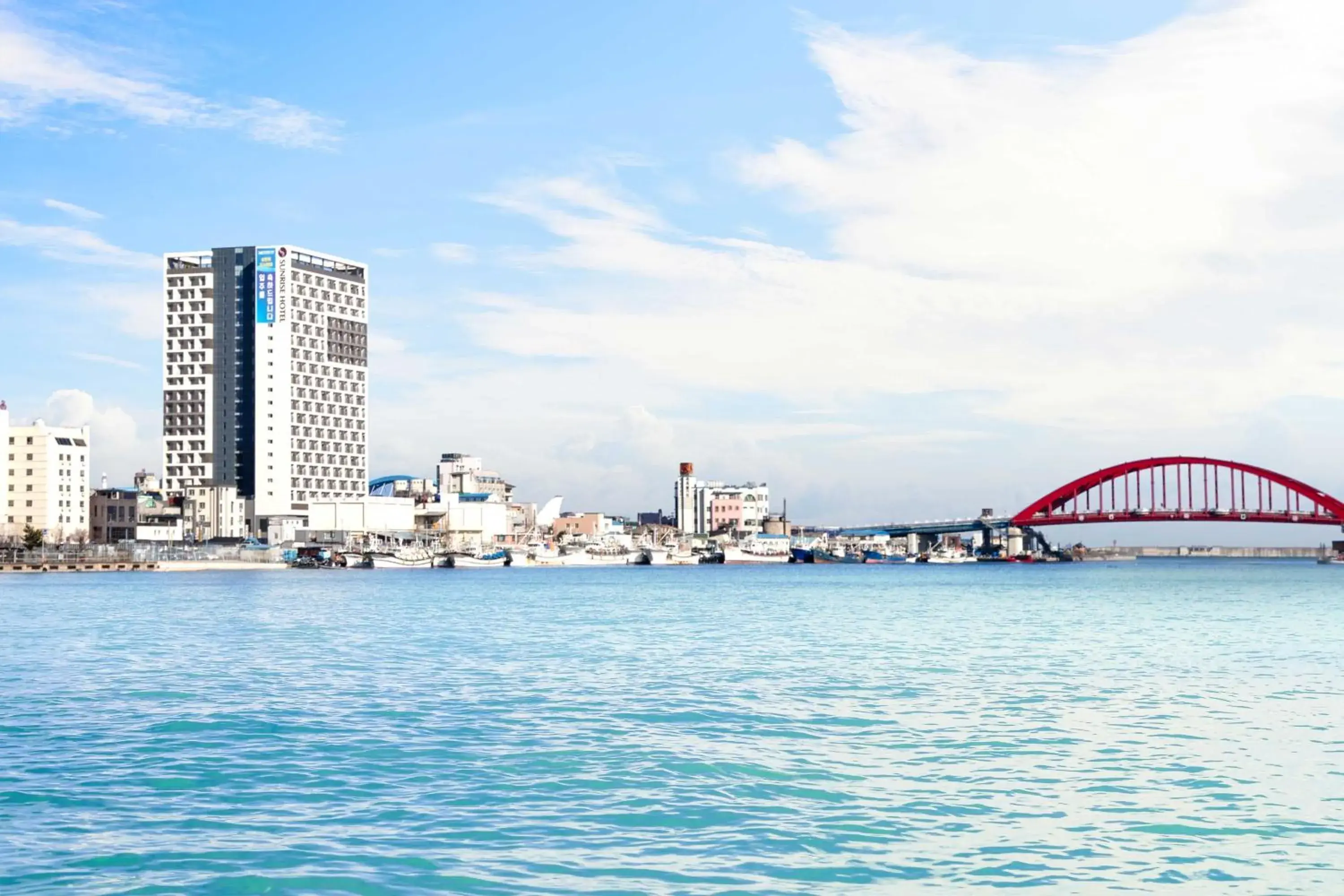 Property building in Sunrise Hotel Sokcho Property building in Sunrise Hotel Sokcho