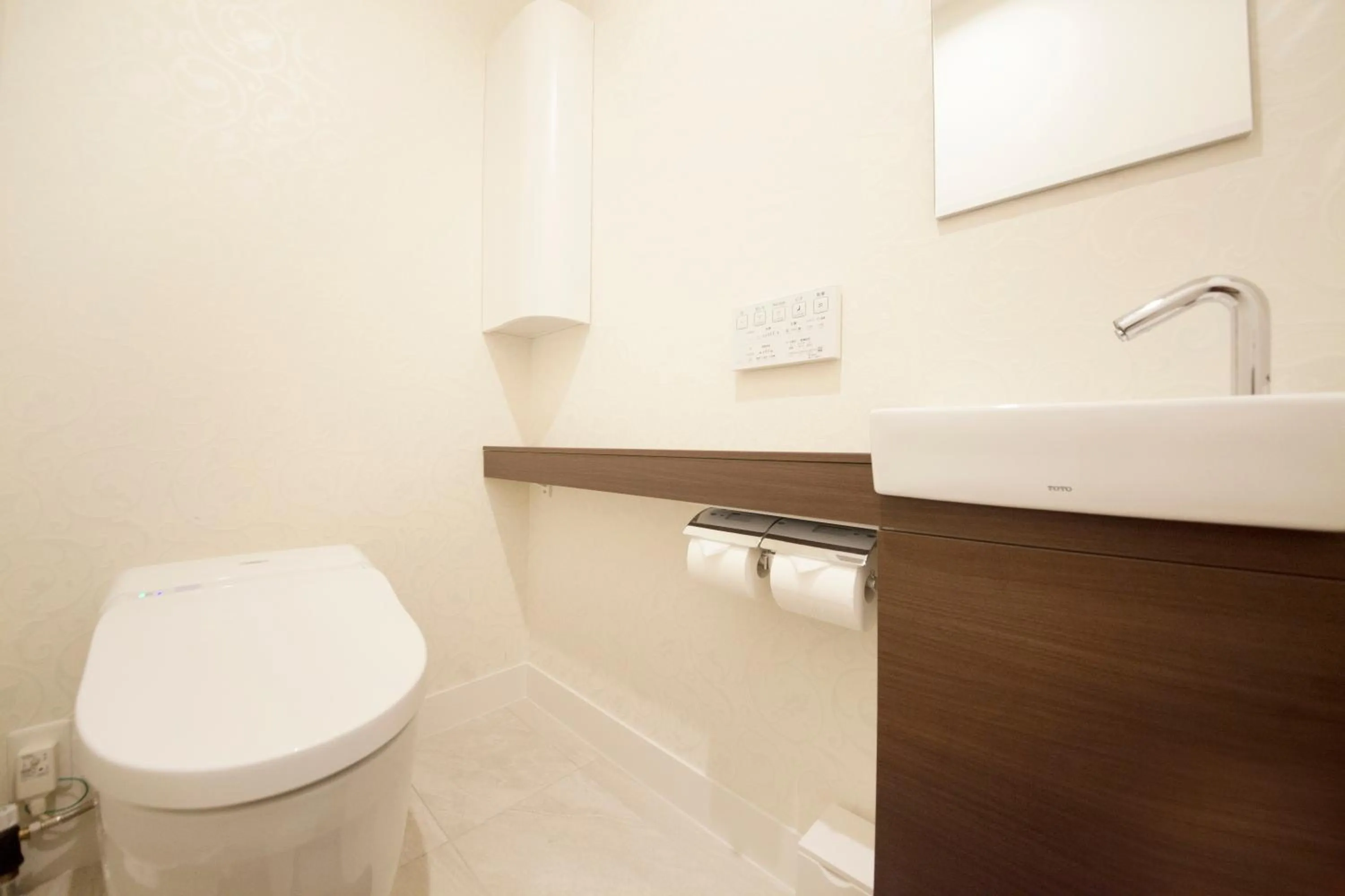 Toilet in Centurion Hotel Grand Akasakamitsuke Station