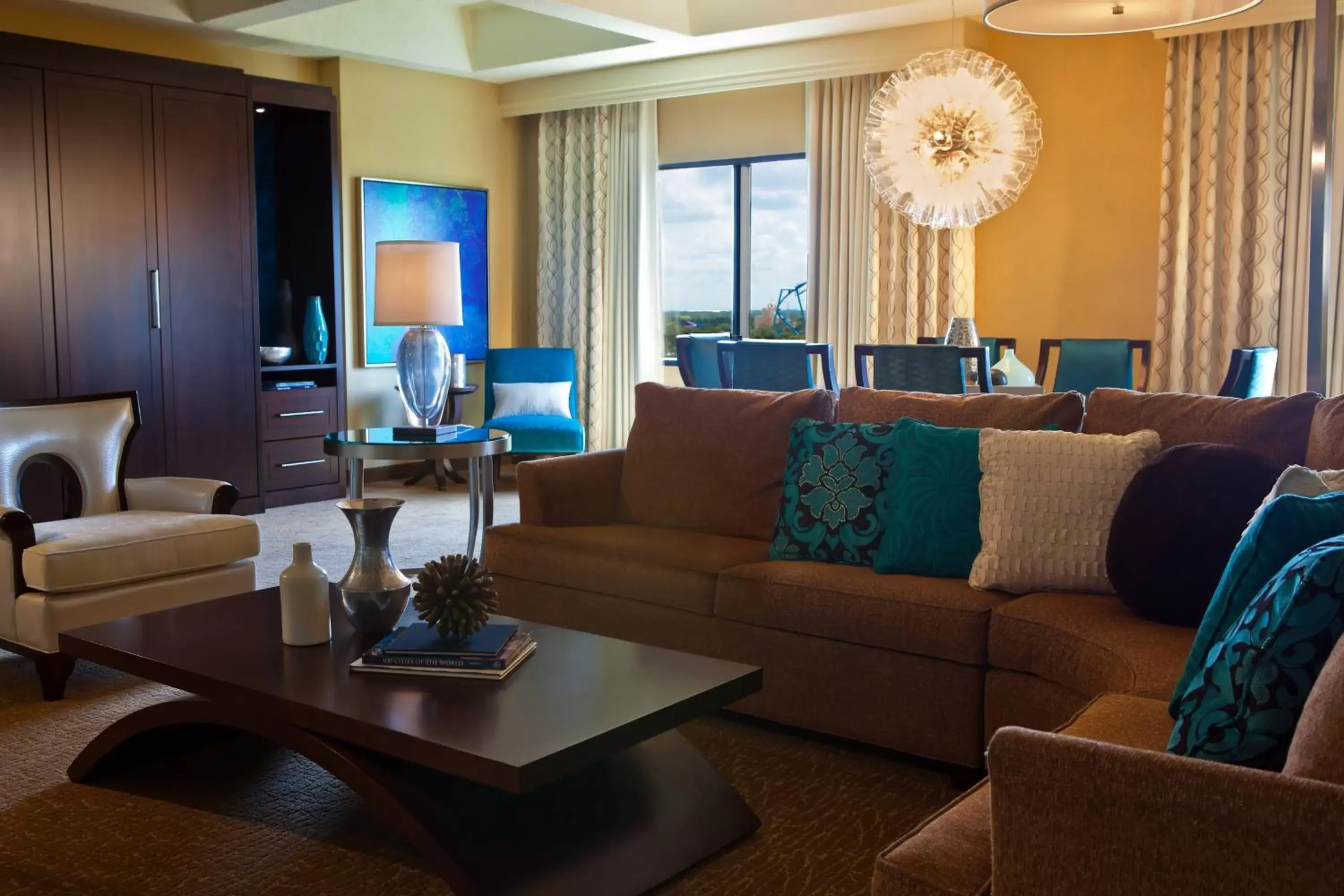 Living room, Seating Area in Renaissance Orlando at SeaWorld®