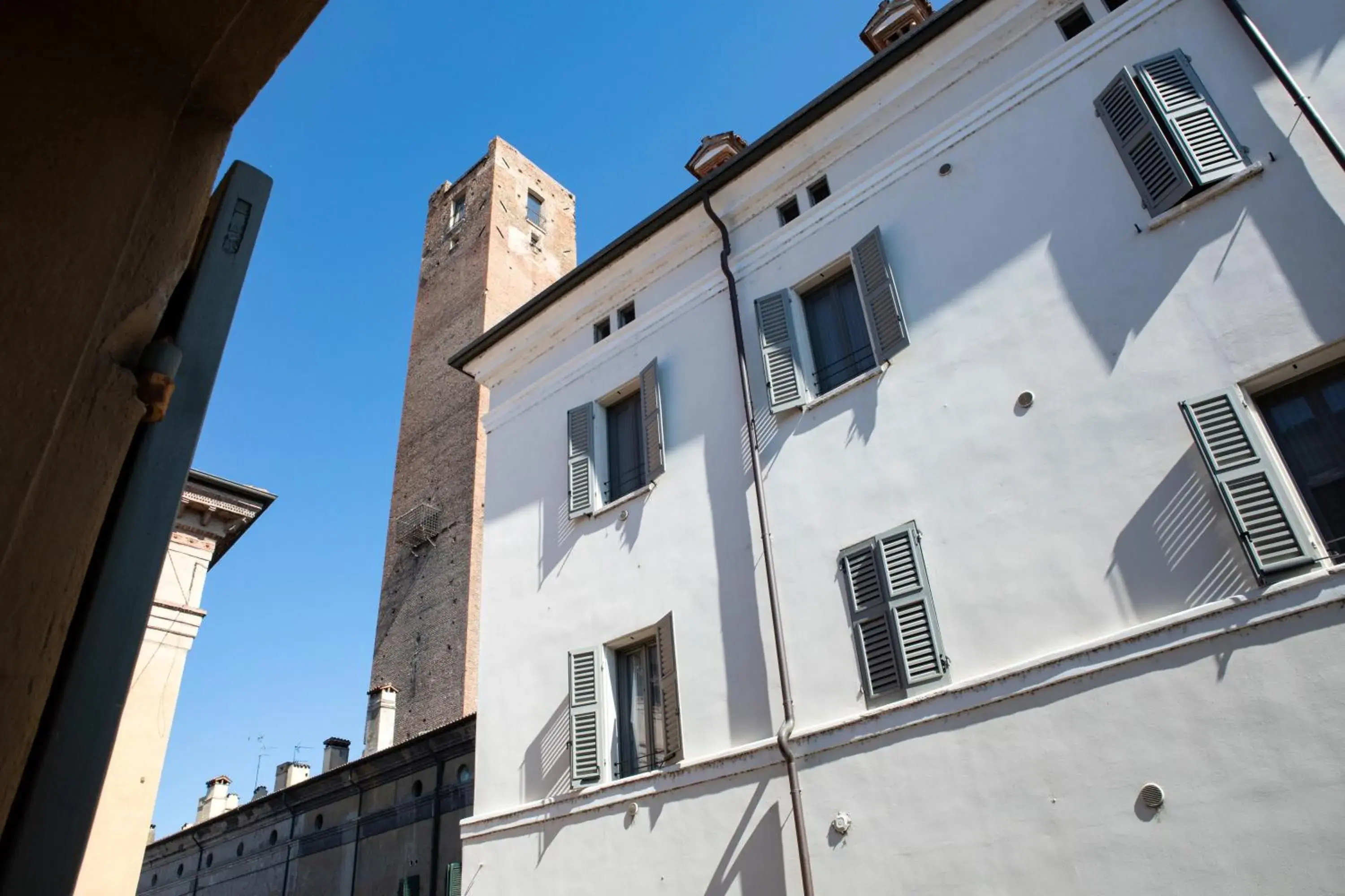 Neighbourhood, Property Building in Hotel Broletto