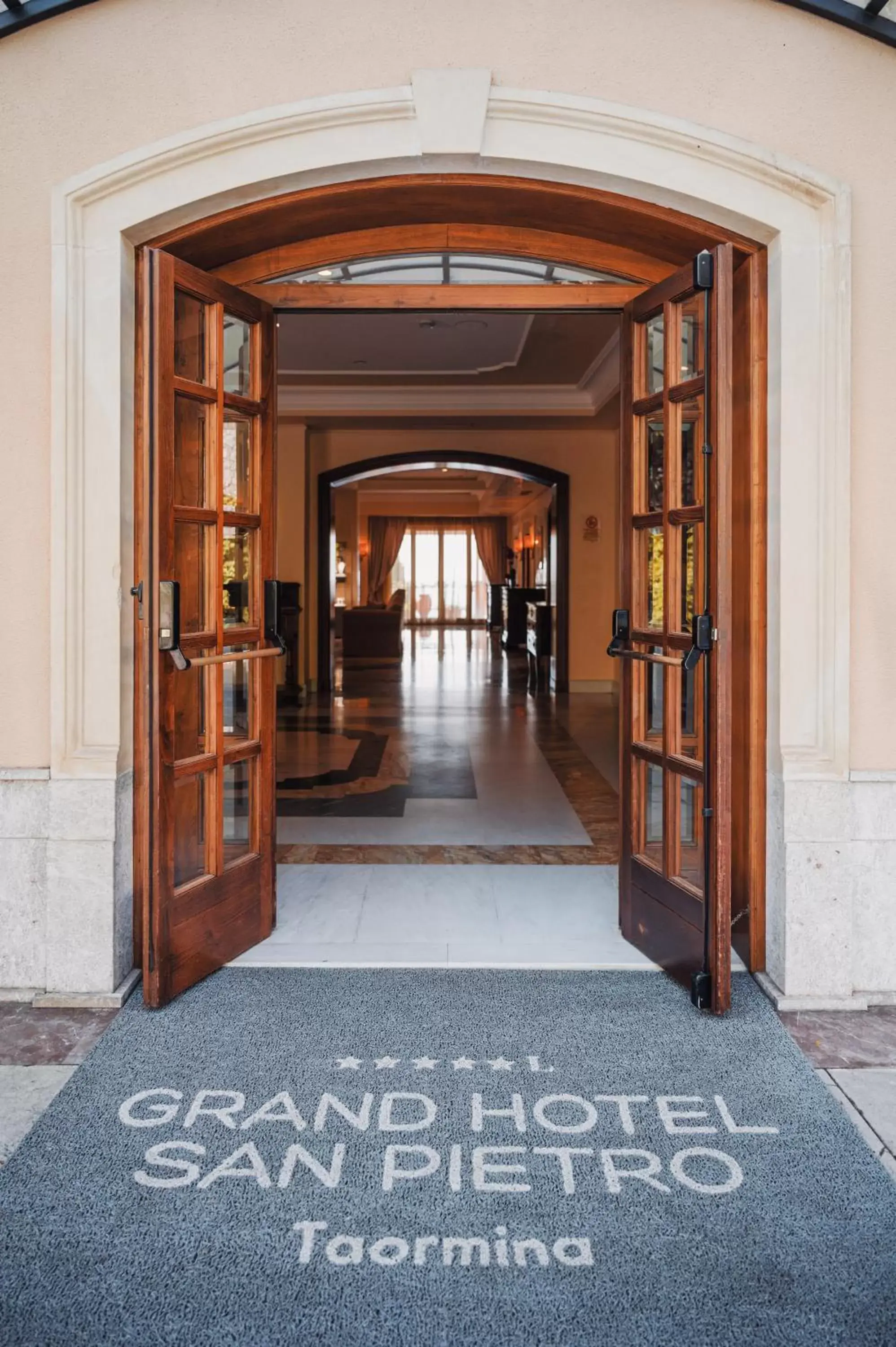 Facade/entrance in Grand Hotel San Pietro Relais & Chateaux