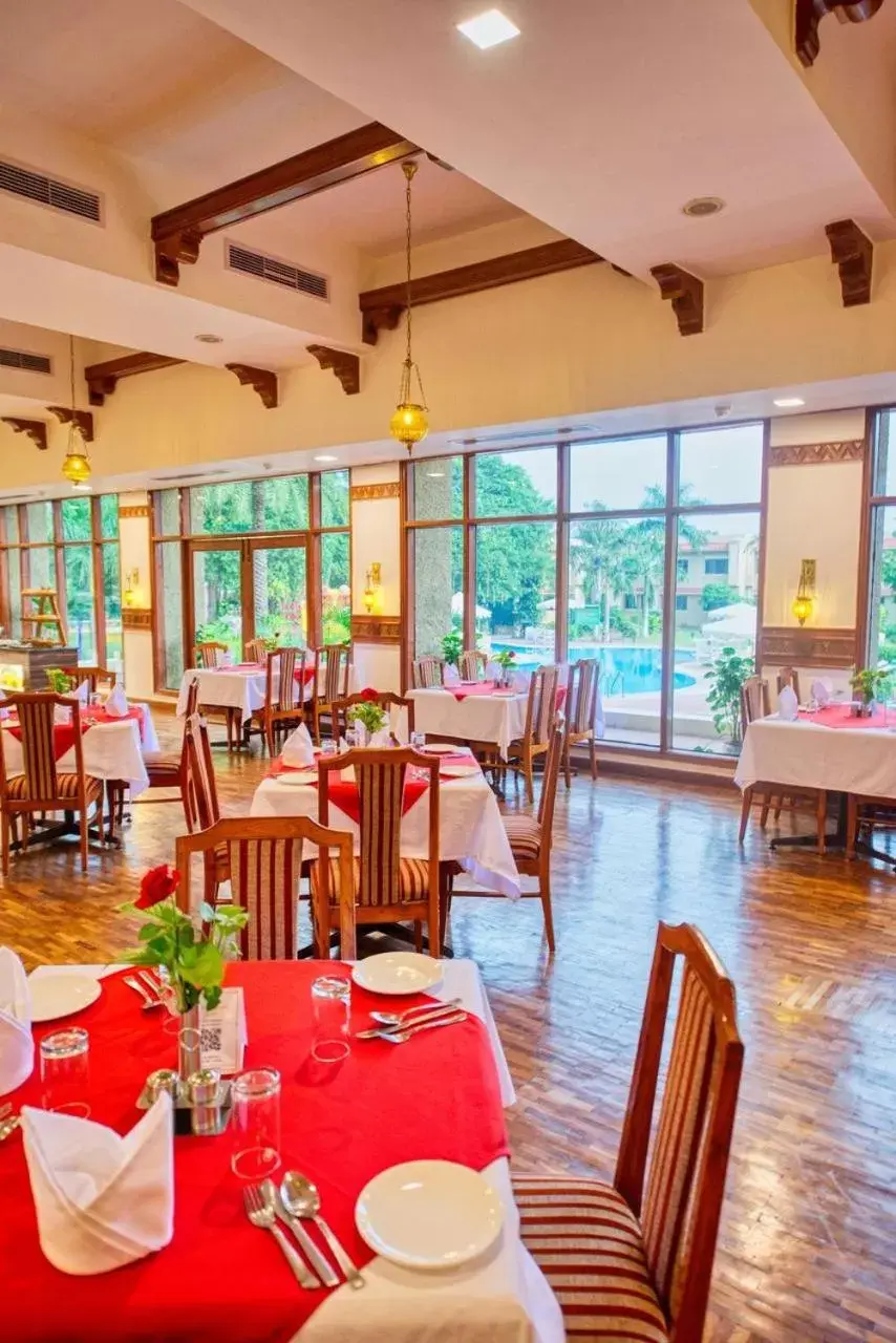 Restaurant/Places to Eat in Clarks Khajuraho