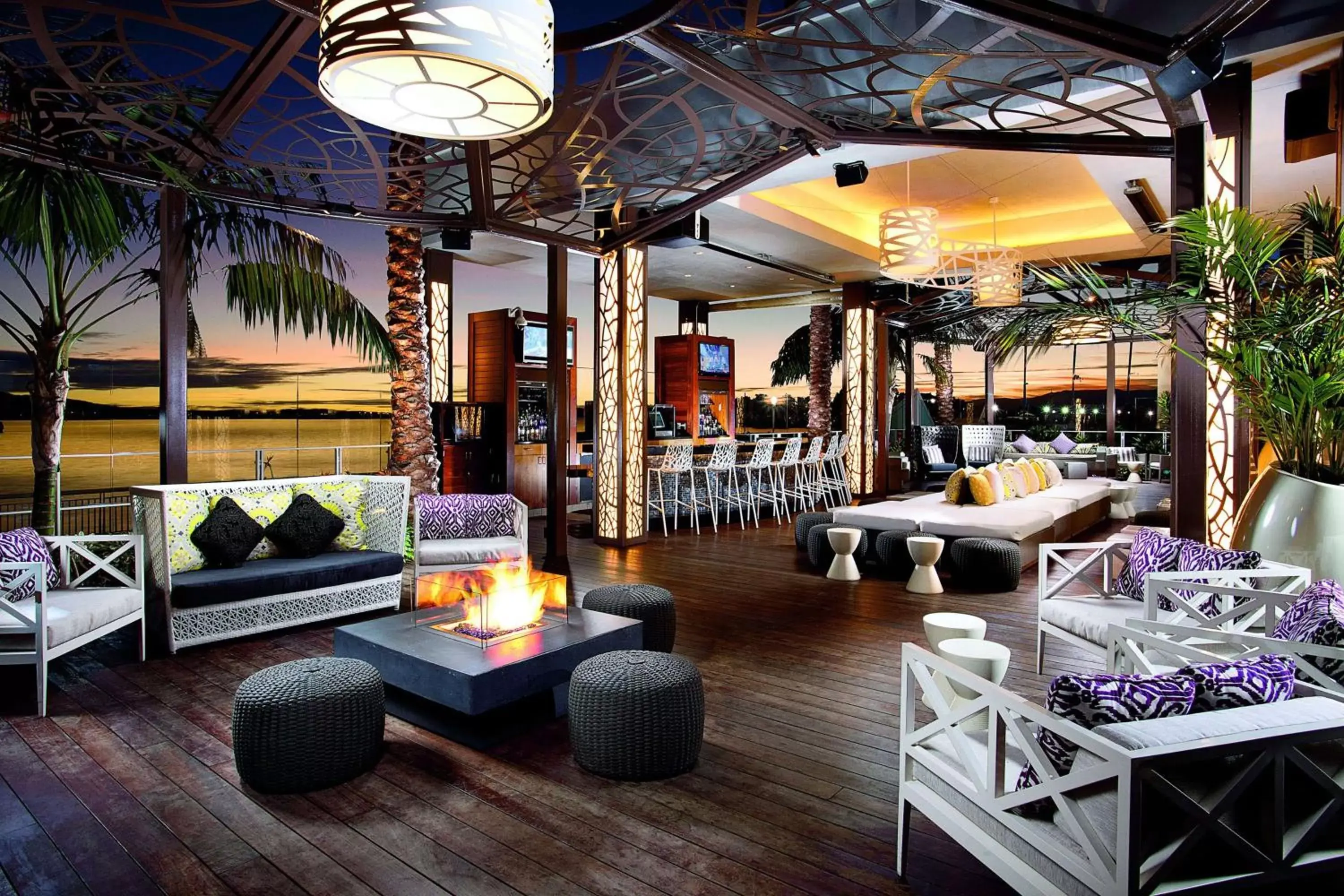 Lounge or bar in Hilton San Diego Bayfront