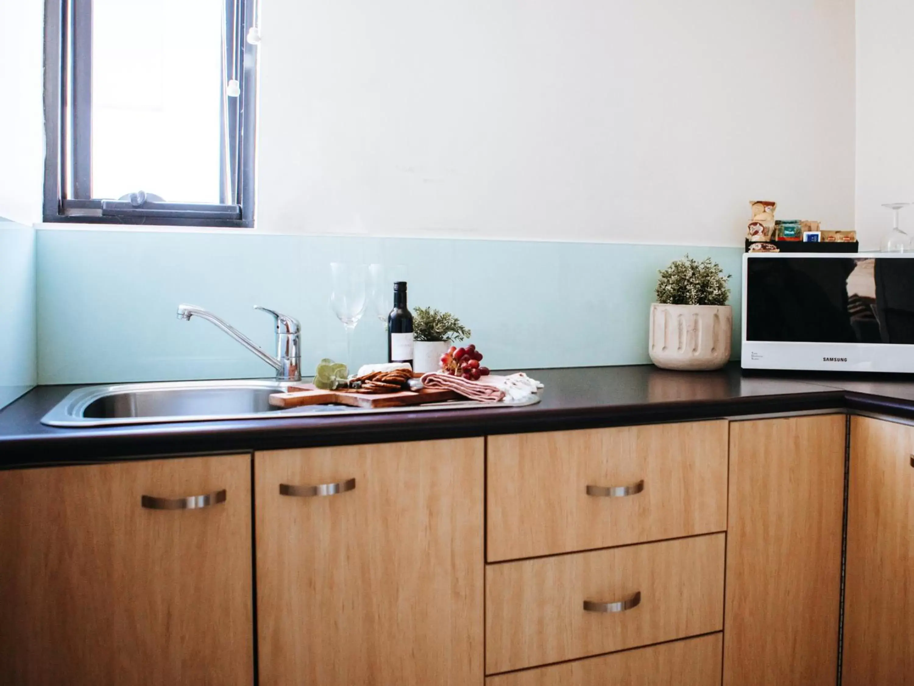 Kitchen or kitchenette, Kitchen/Kitchenette in Astor Inn