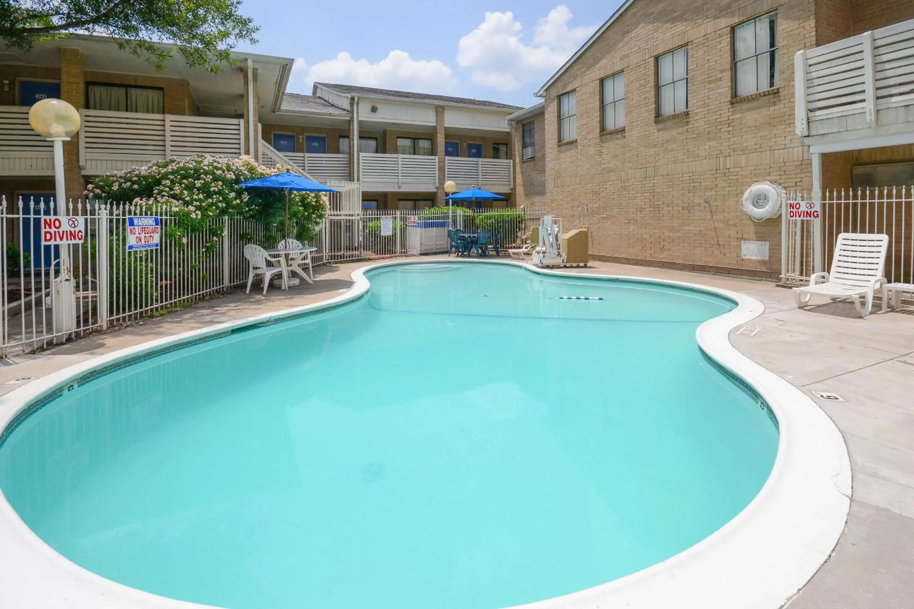 Pool view, Swimming Pool in Motel 6-Baytown, TX - Baytown East