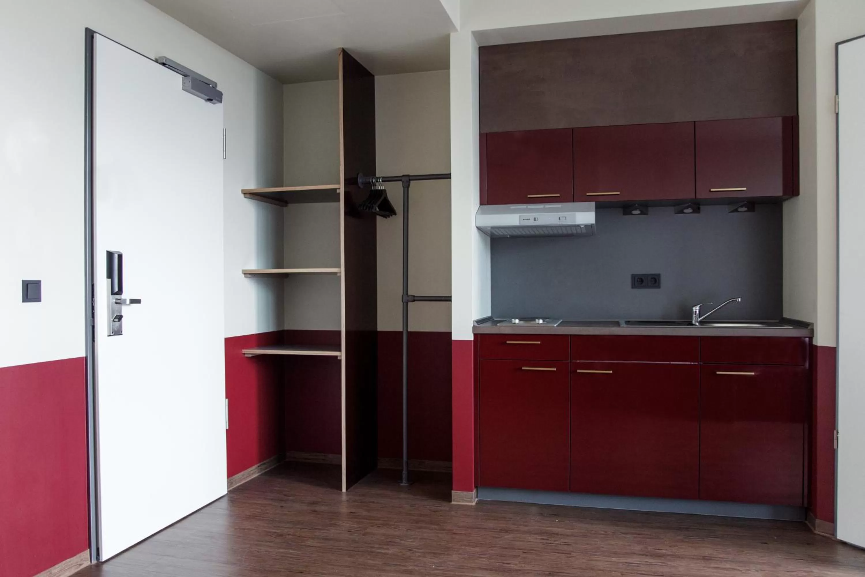 Kitchen or kitchenette in Base Apartments