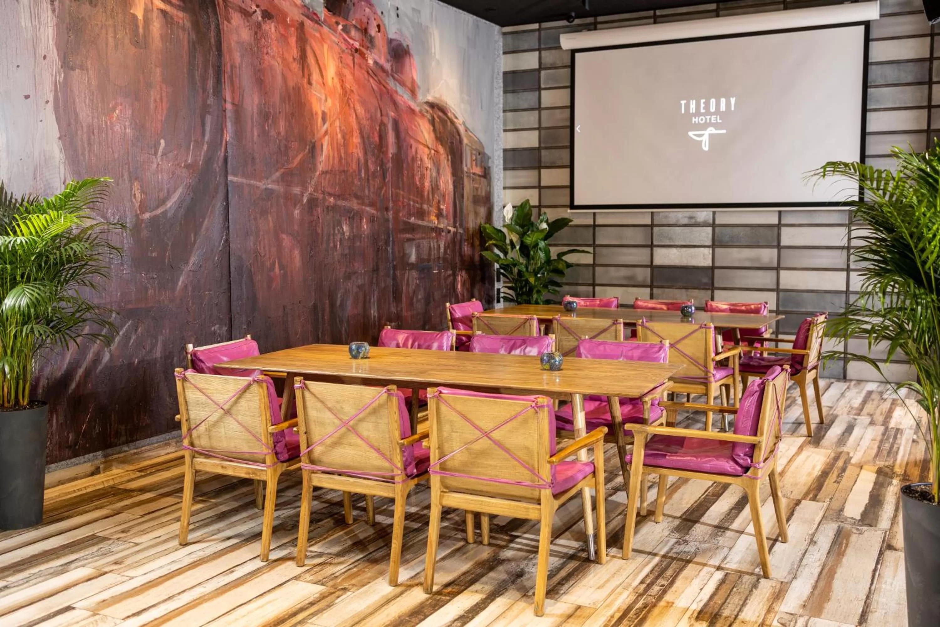 Restaurant/places to eat in Theory Hotel