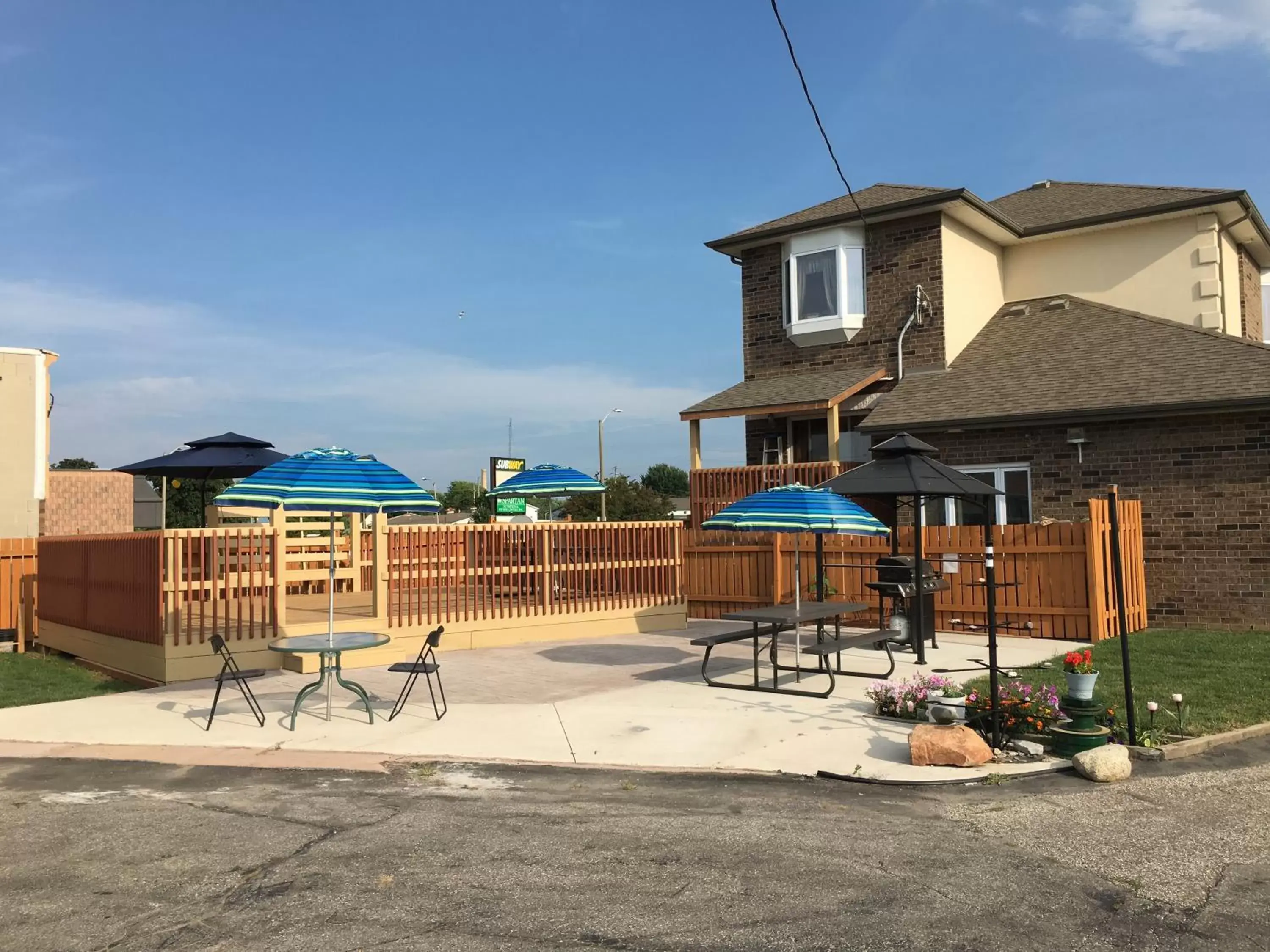 BBQ facilities, Property Building in Sunparlor Motel