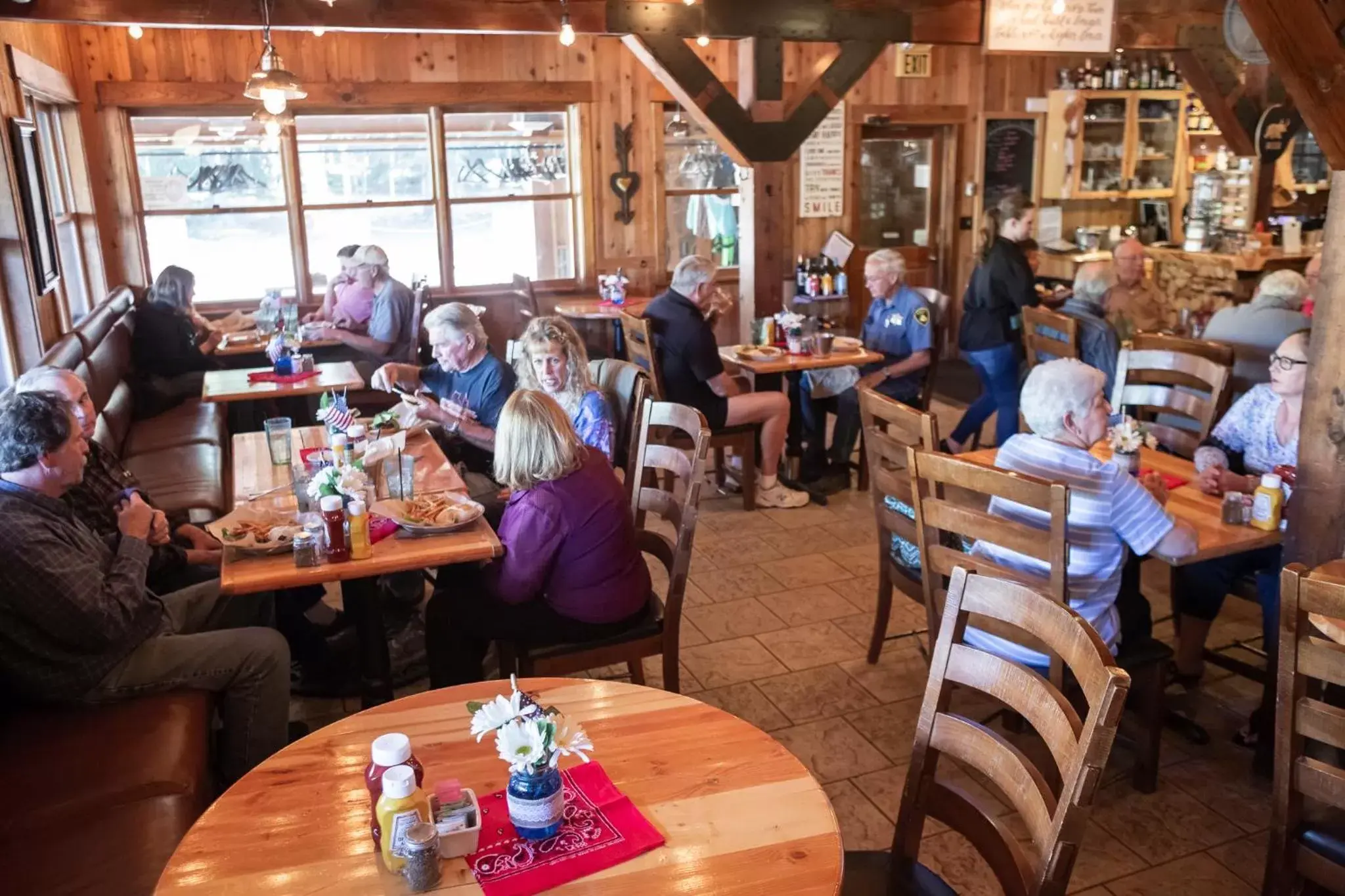 Restaurant/Places to Eat in Arrowhead Mountain Lodge
