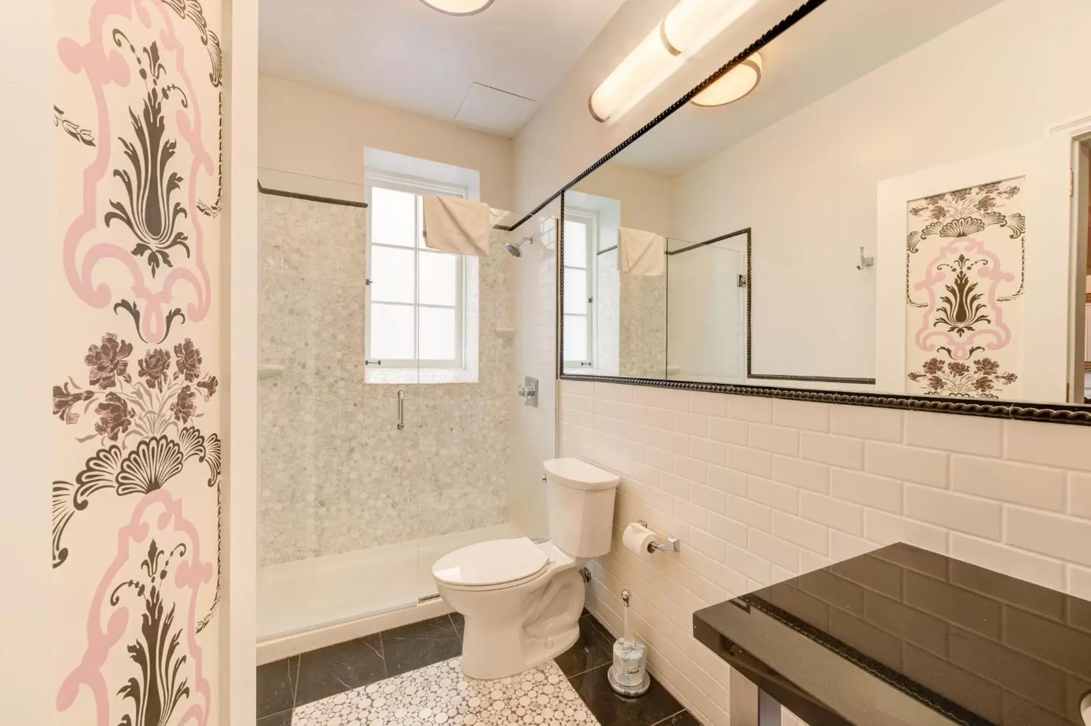 Photo of the whole room, Bathroom in Inn at the Park