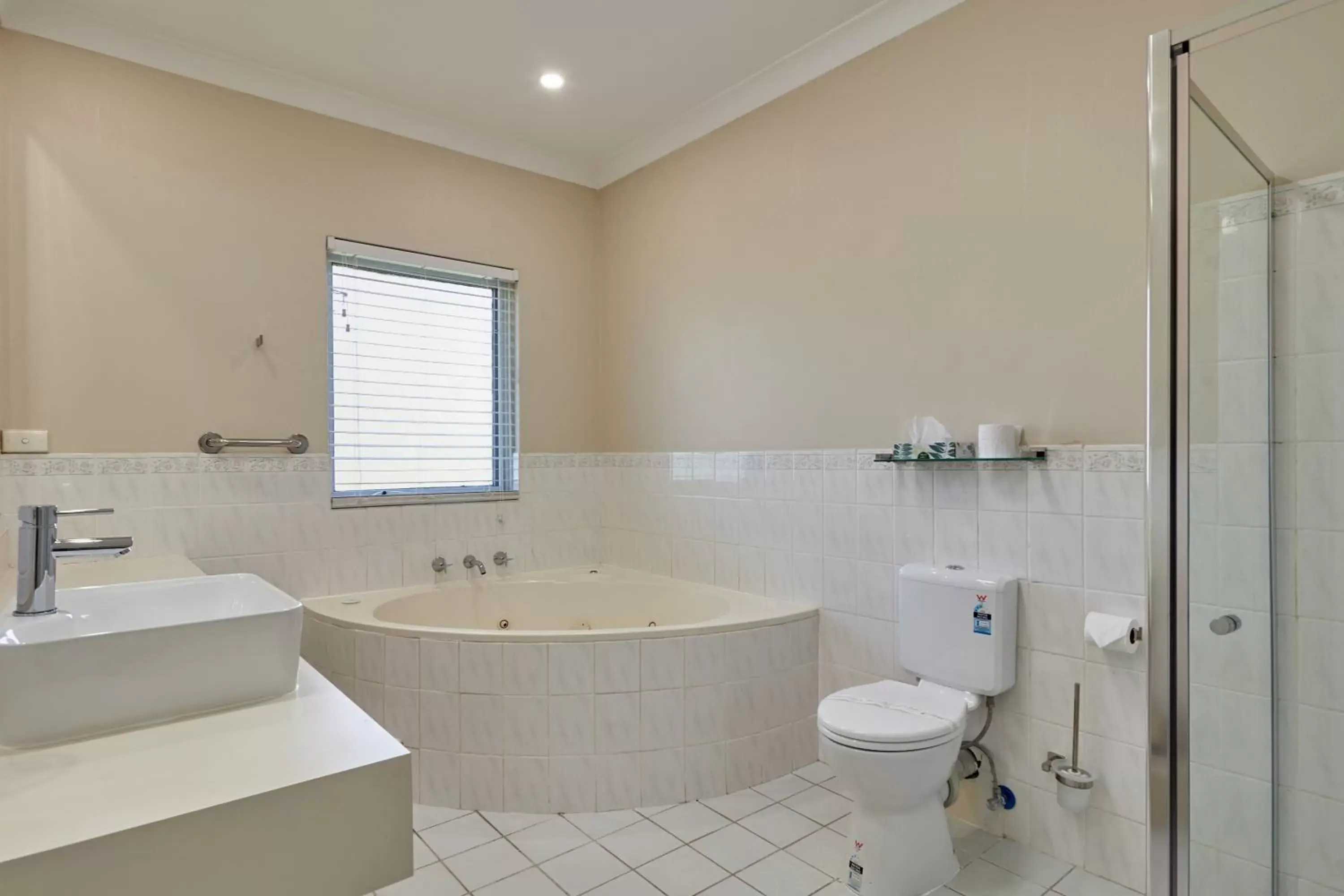 Bathroom in Australian Homestead Motor Lodge