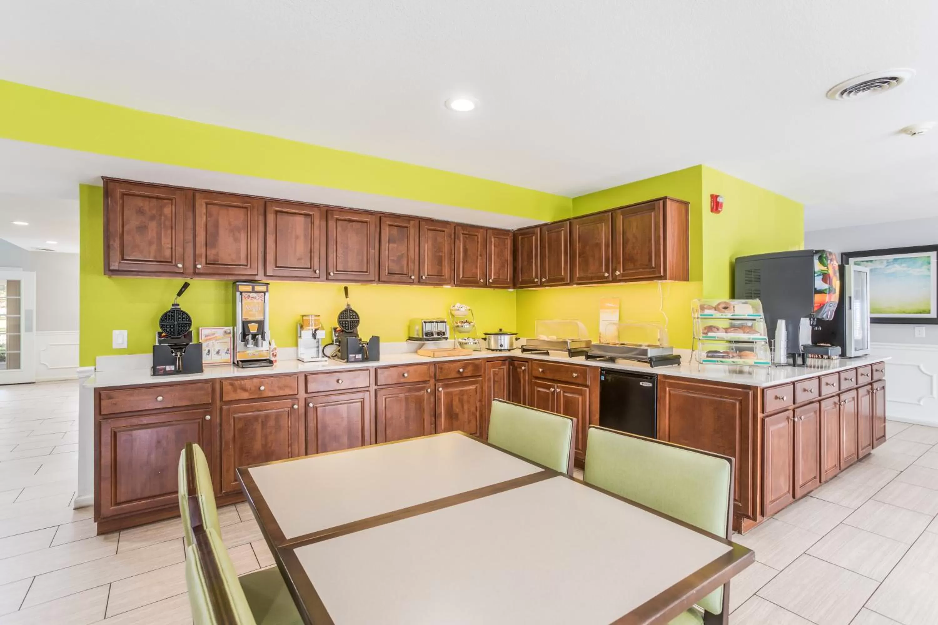 Breakfast in Quality Inn Gallatin-Nashville Metro