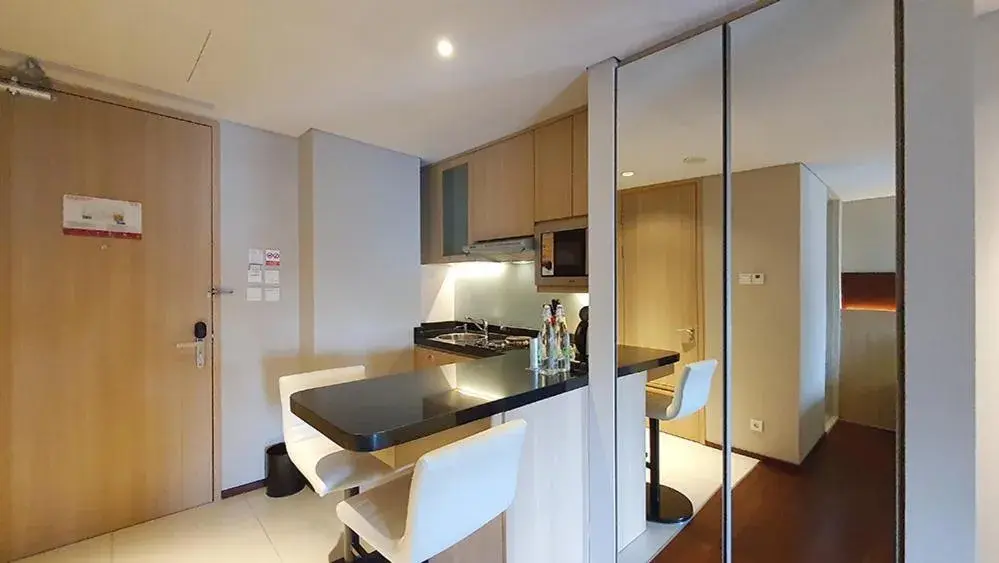 Kitchen/Kitchenette in Ra Premiere Simatupang Jakarta