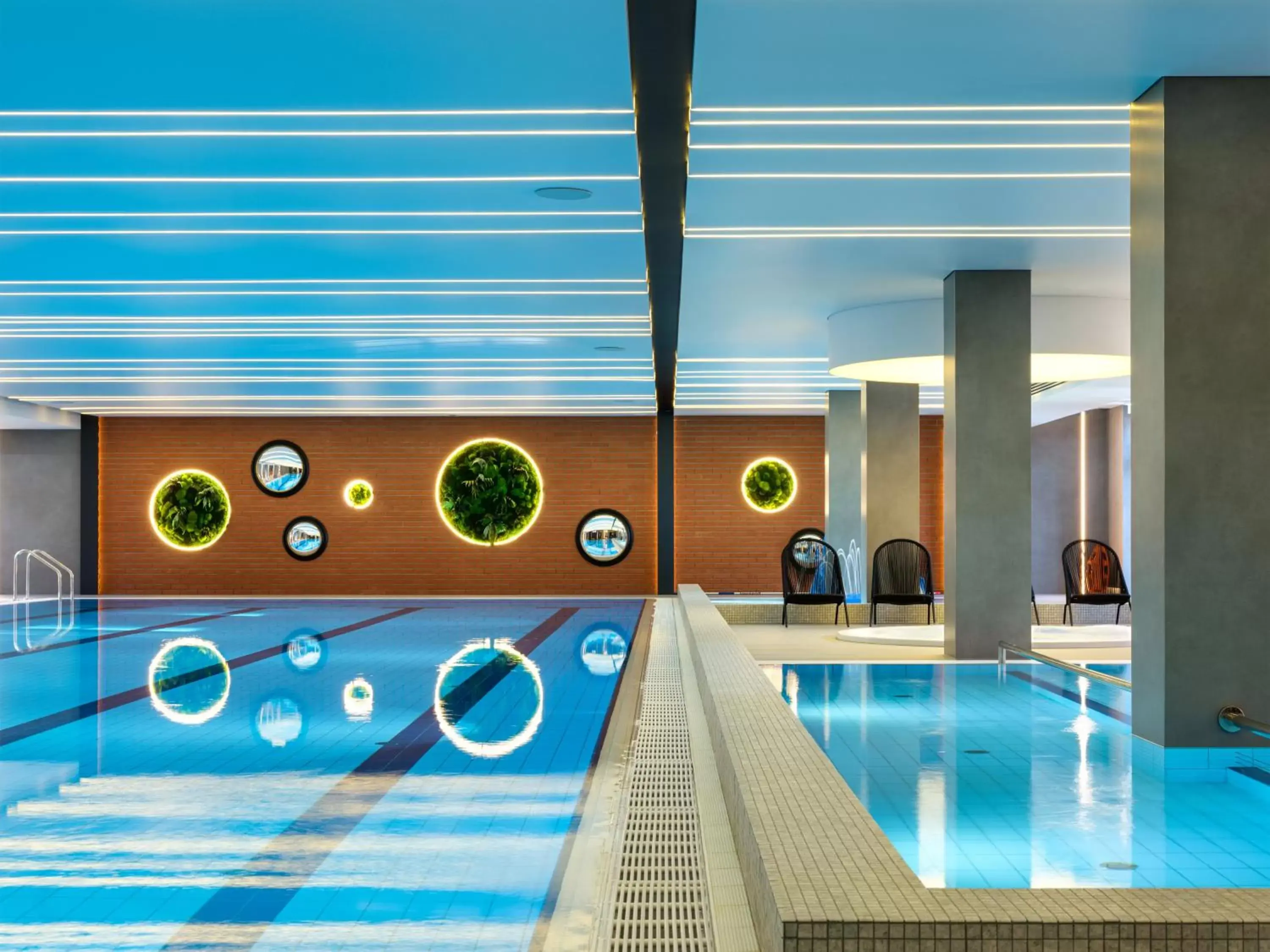 Swimming Pool in Mercure Krakow Fabryczna City