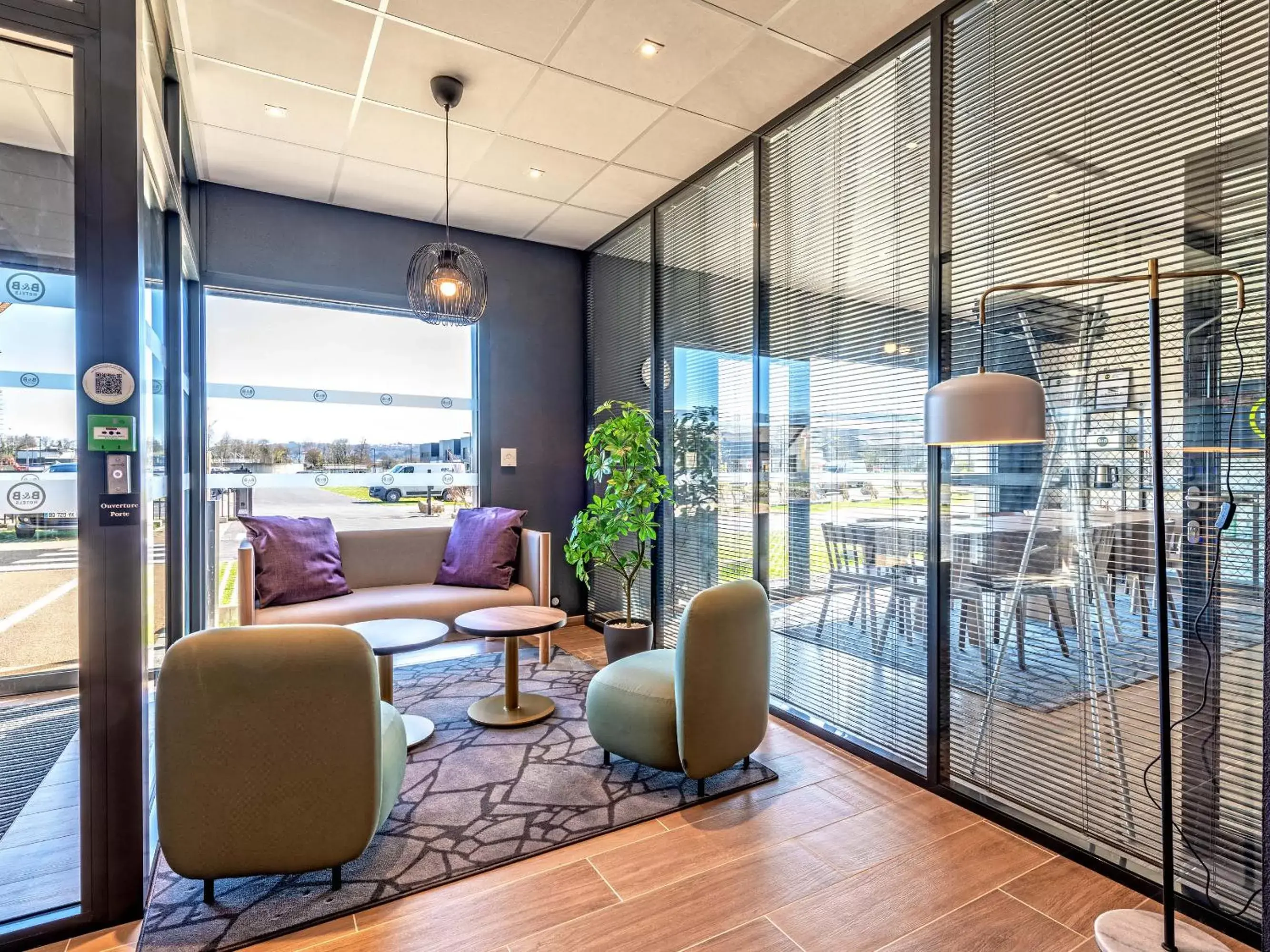 Lobby or reception in B&B HOTEL Landerneau Bois Noir