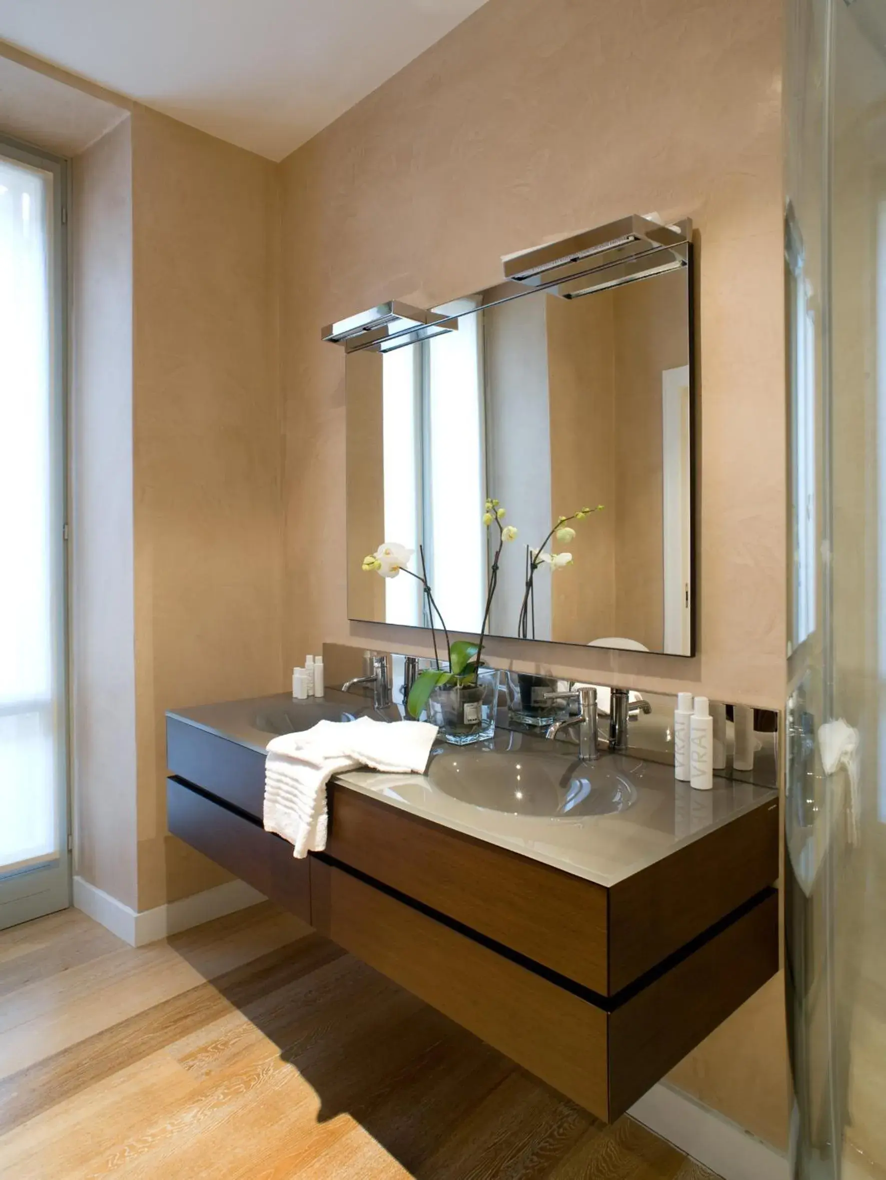 Bathroom in Escalus Luxury Suites Verona