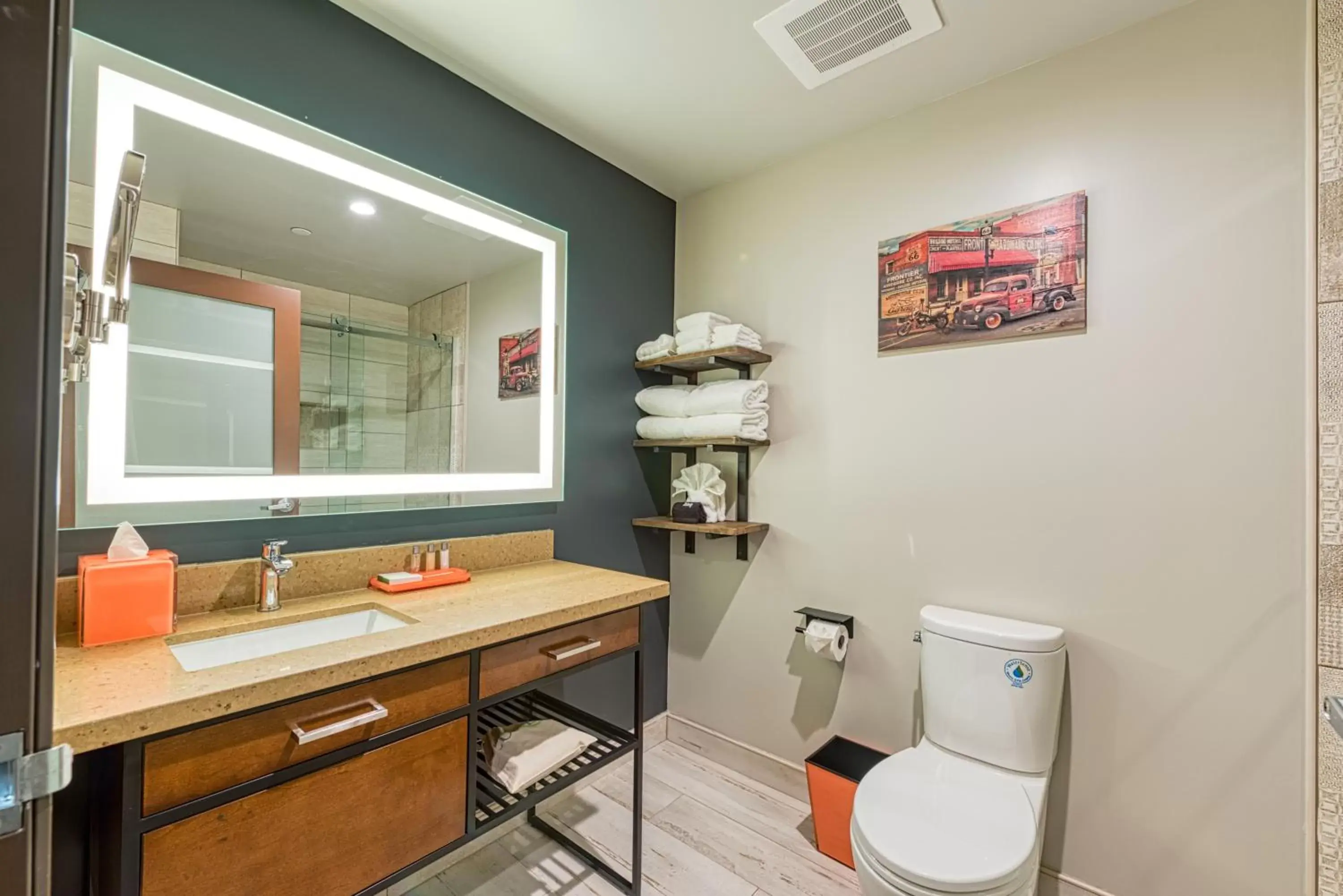 Toilet, Bathroom in Hotel Lexen Newhall & Santa Clarita - Near Six Flags Magic Mountain