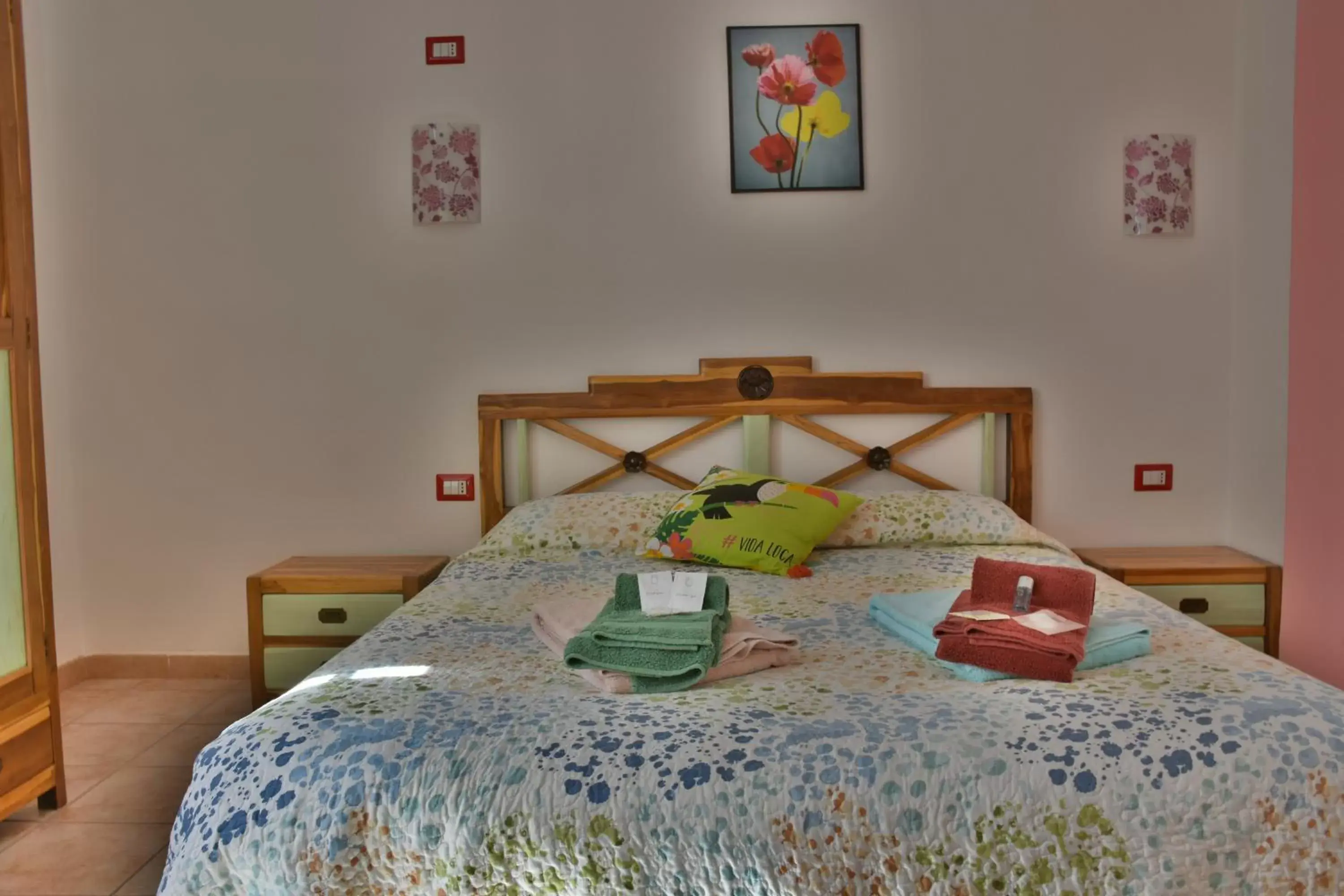 Bed in Flowery Inn Villa