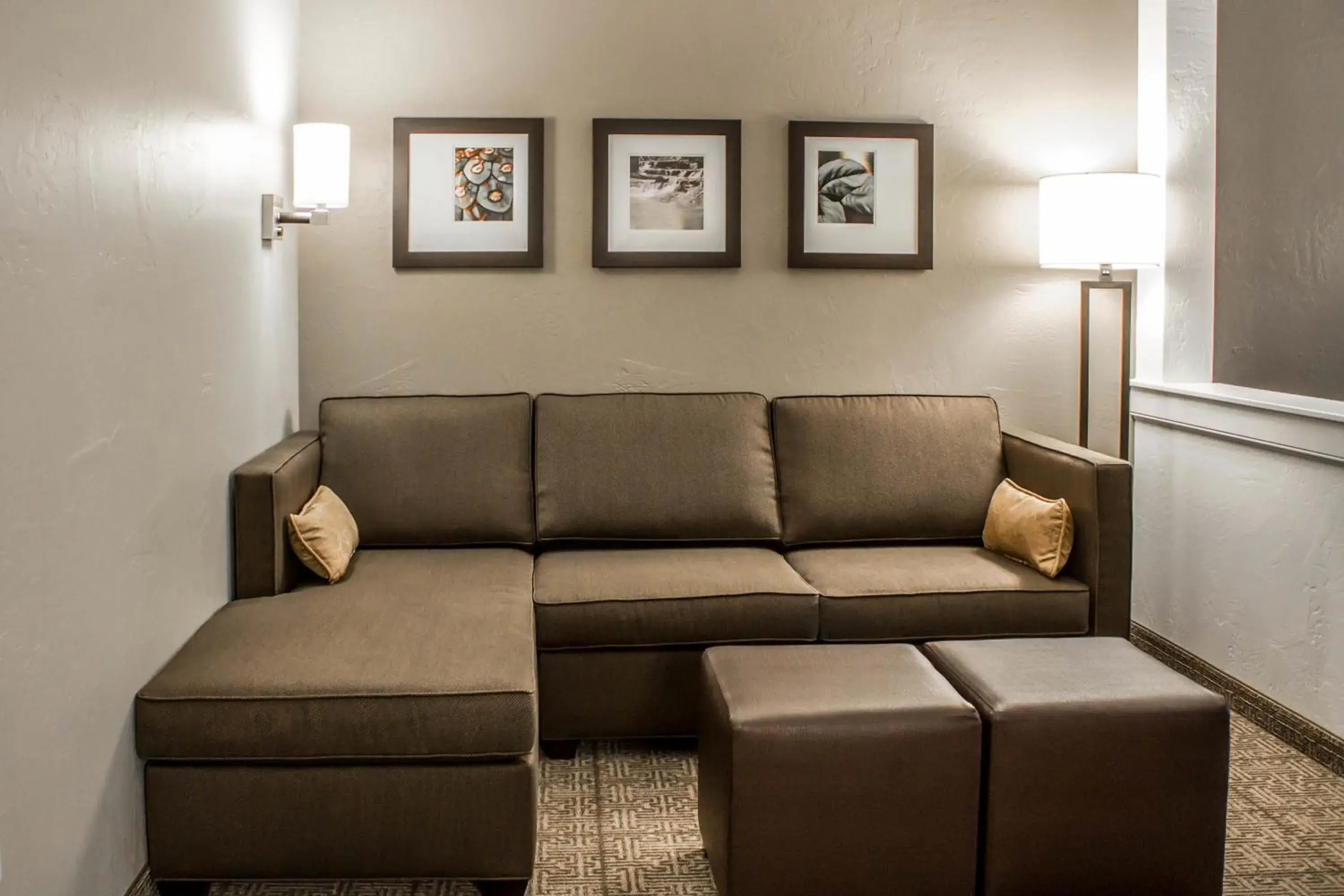 Bedroom, Seating Area in Comfort Suites Hartville-North Canton