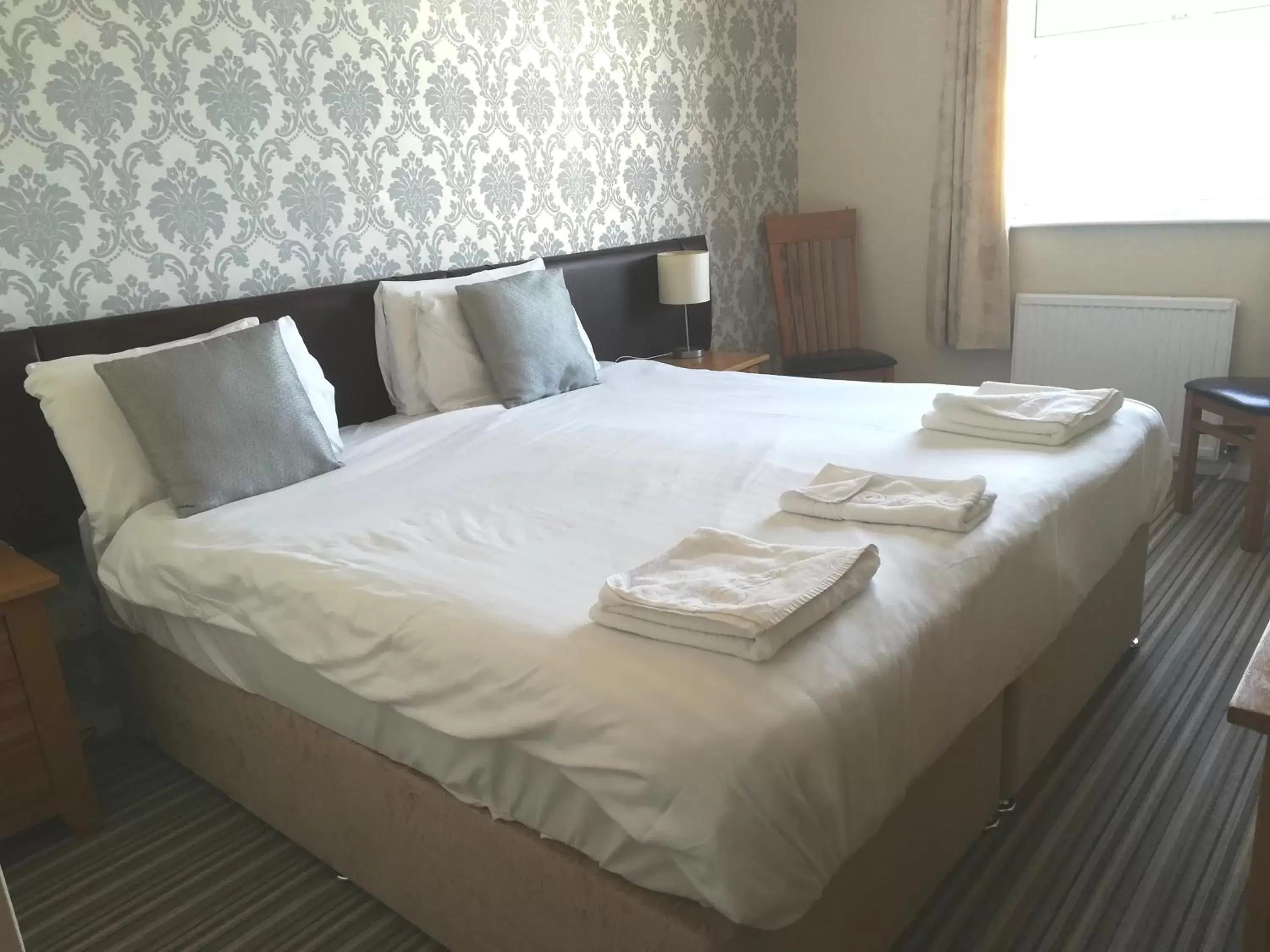 Photo of the whole room, Bed in Pentire Hotel