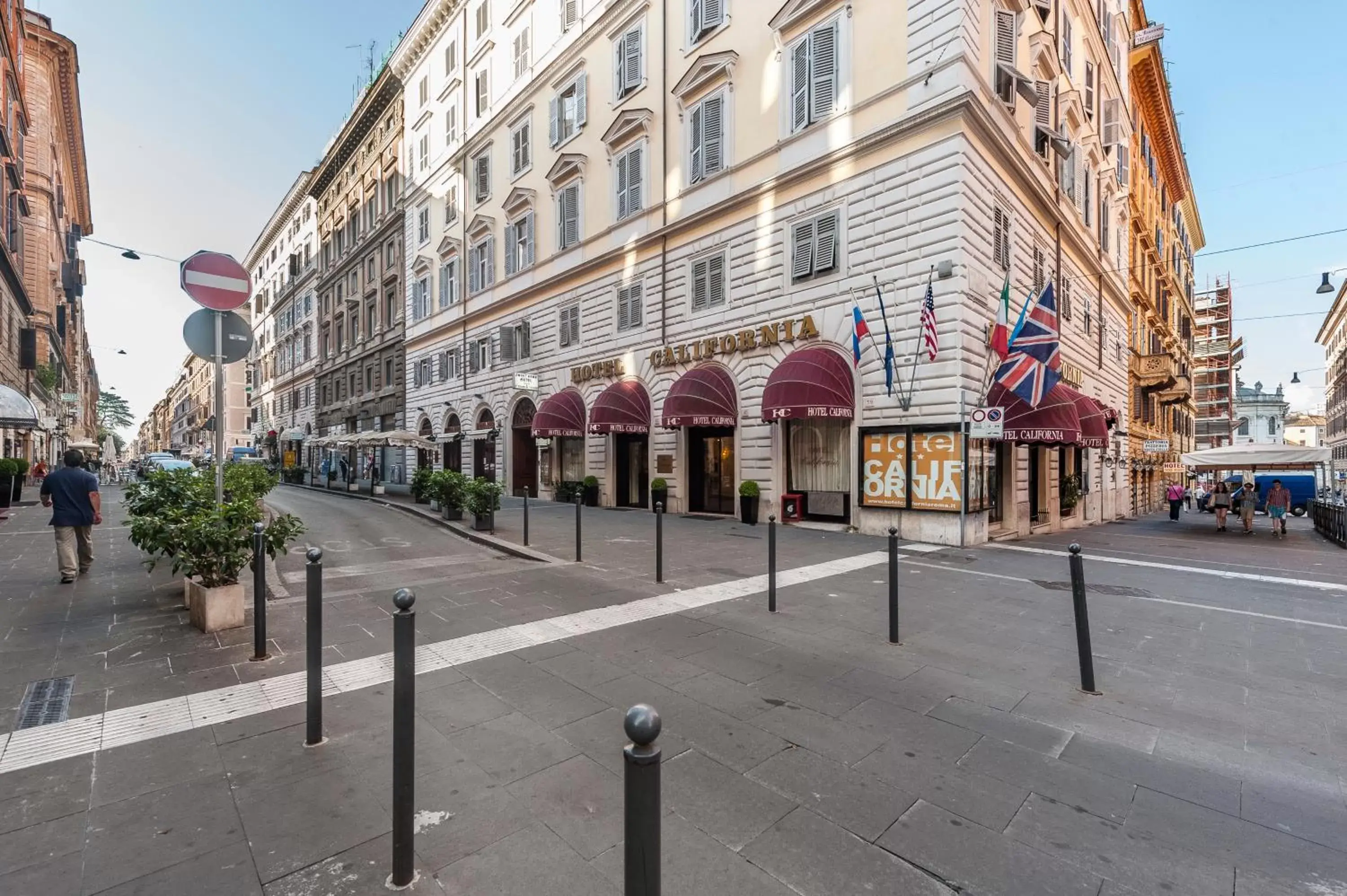 Facade/entrance in Hotel California Facade/entrance in Hotel California