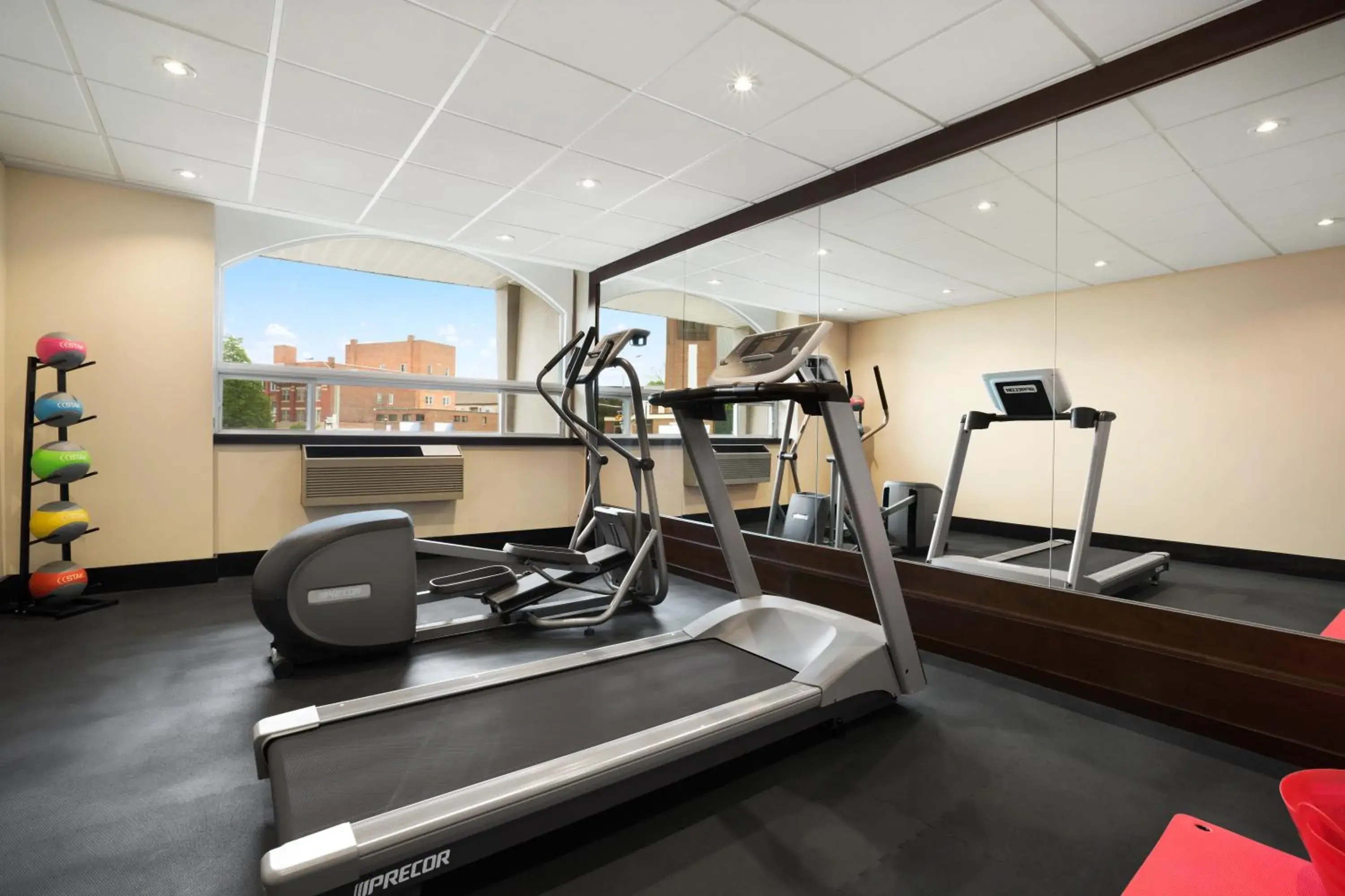 Day, Fitness Center/Facilities in Days Inn & Suites by Wyndham North Bay Downtown