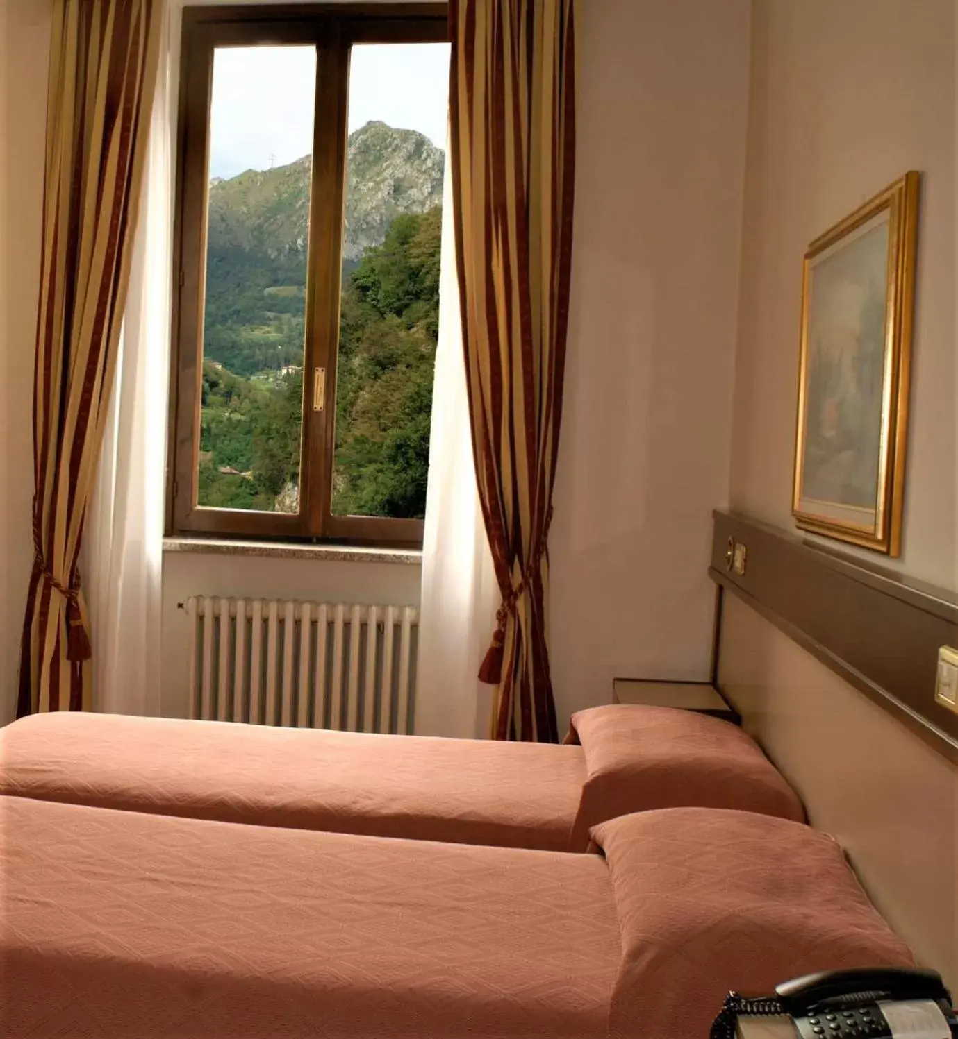 Bedroom, View in Bes Hotel Papa San Pellegrino Terme