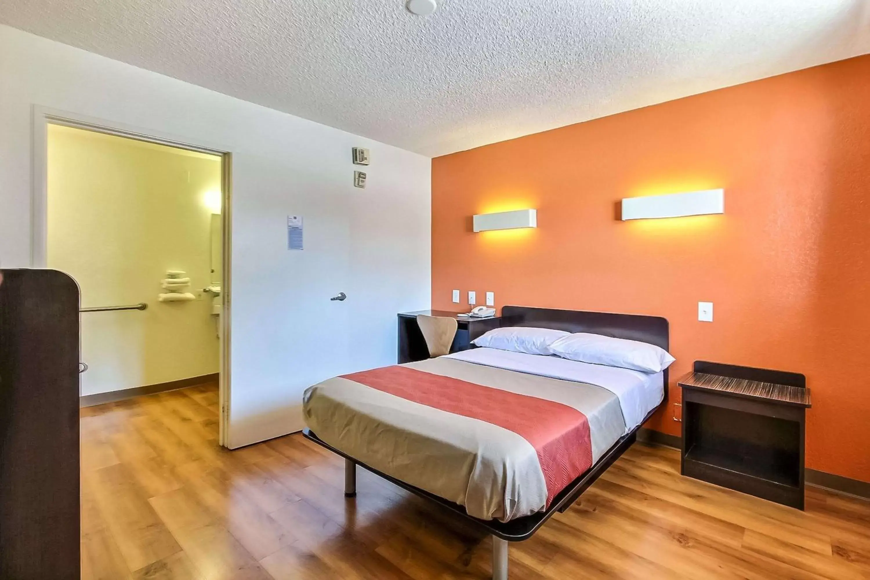 Bedroom, Room Photo in Motel 6-San Jose, CA - Airport