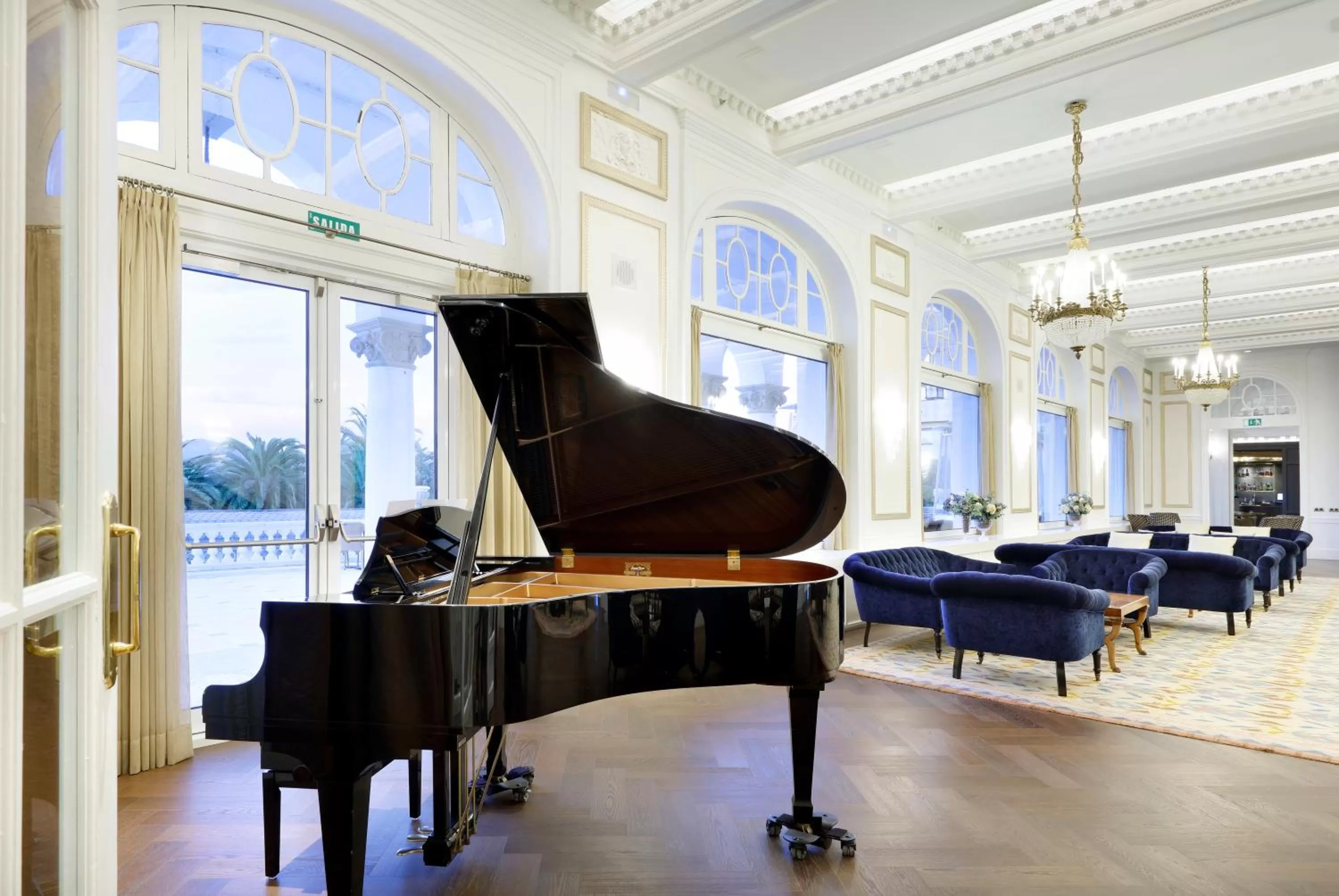 Communal lounge/ TV room in Eurostars Hotel Real