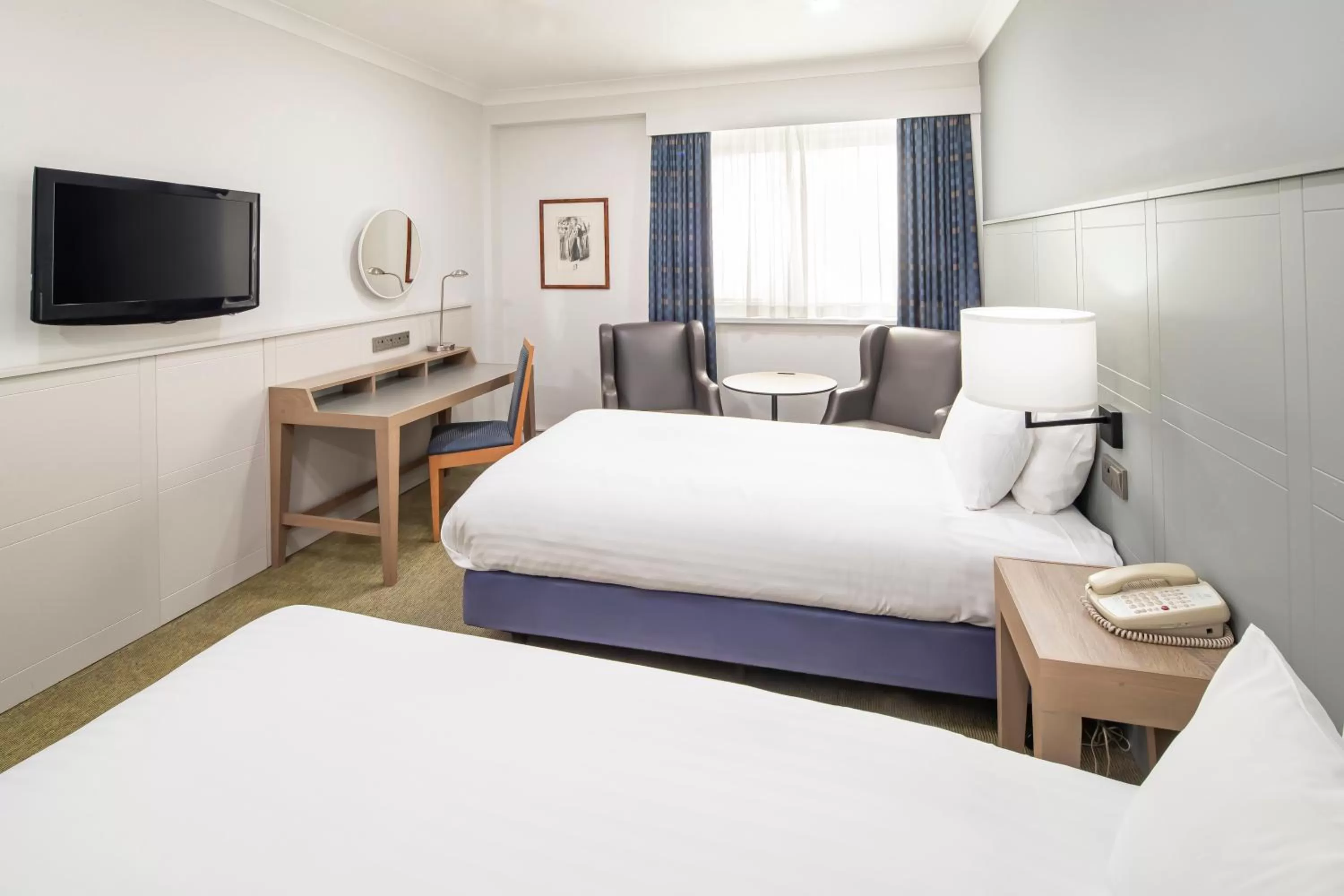 Photo of the whole room, Bed in Holiday Inn Hull Marina by IHG
