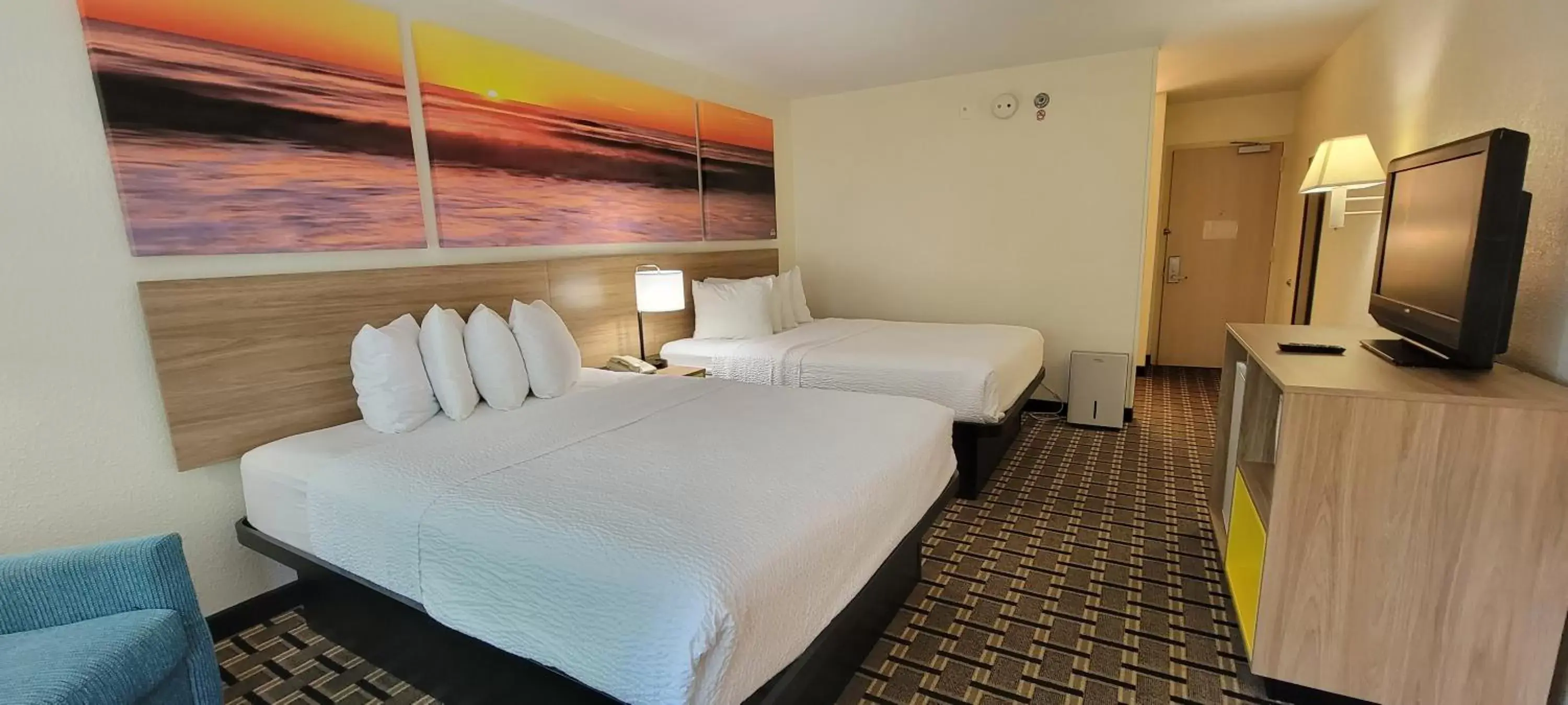 Bed in Hotel Carolina A Days Inn by Wyndham