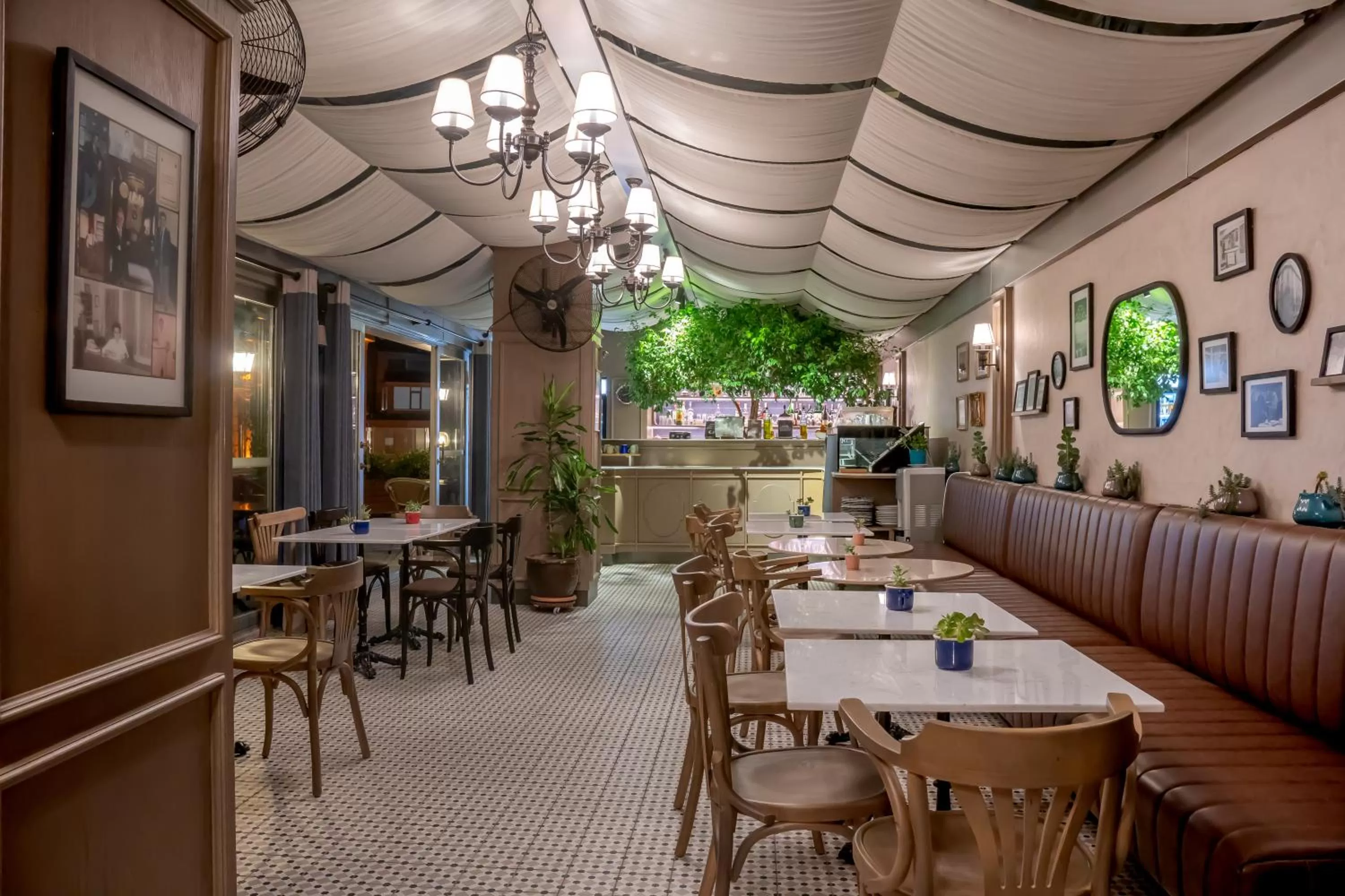 Restaurant/places to eat in Hotel Niles Istanbul