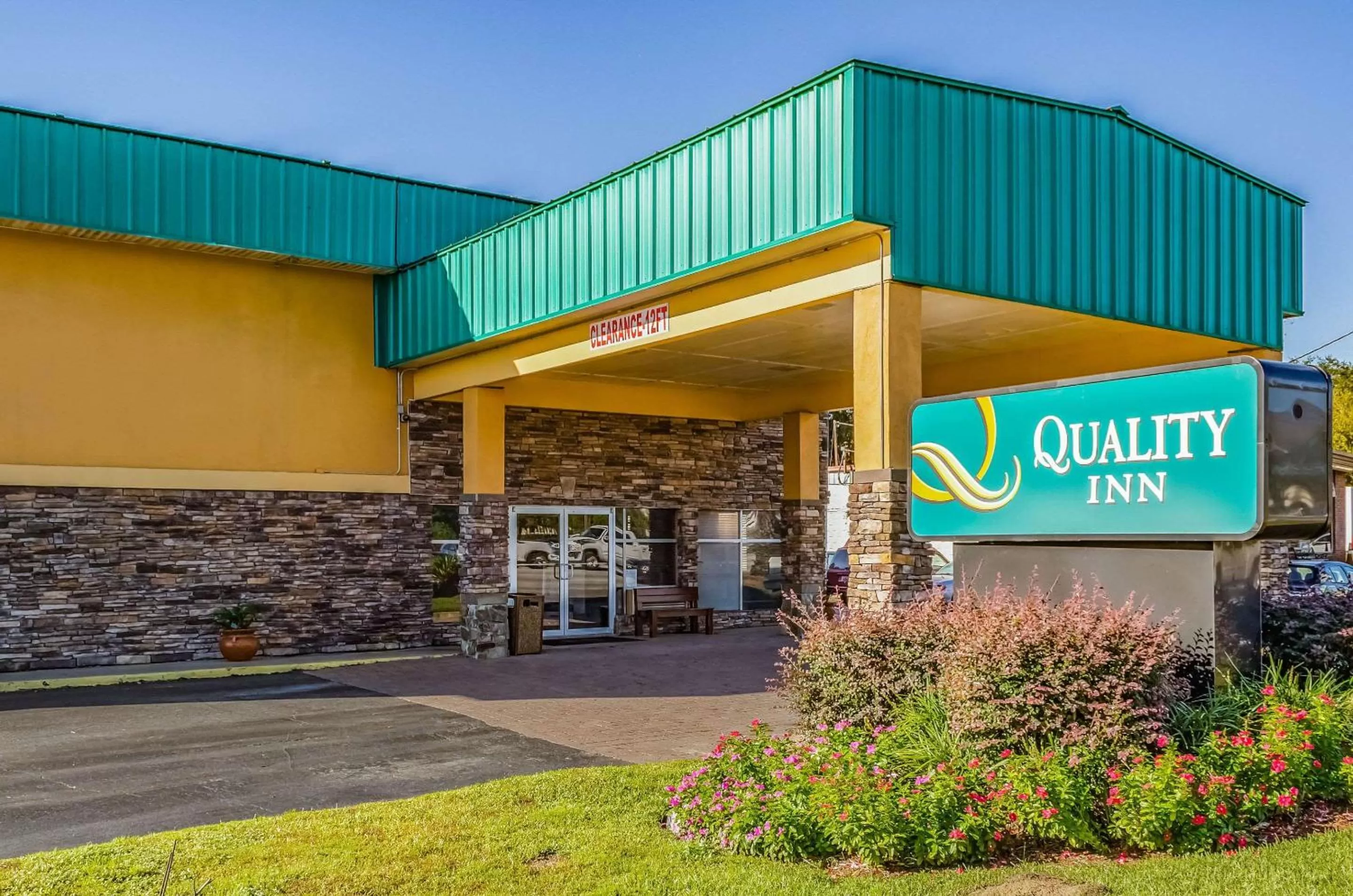 Property building in Quality Inn Charleston - West Ashley