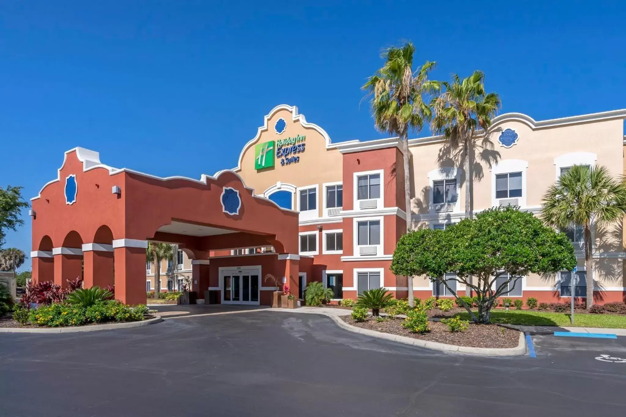 Property Building in Holiday Inn Express Hotel & Suites - The Villages, an IHG Hotel