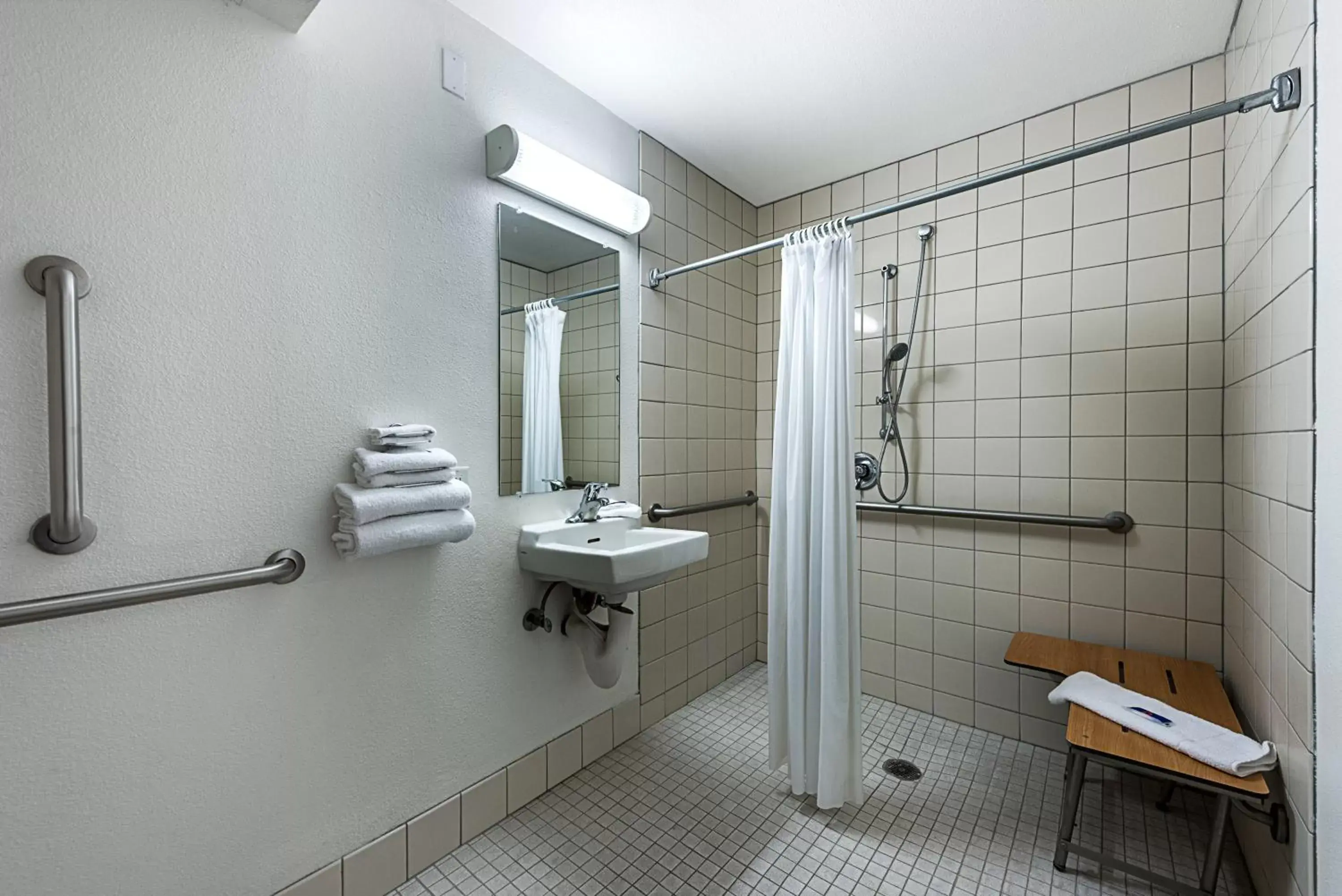 Shower, Bathroom in Motel 6-Winnemucca, NV
