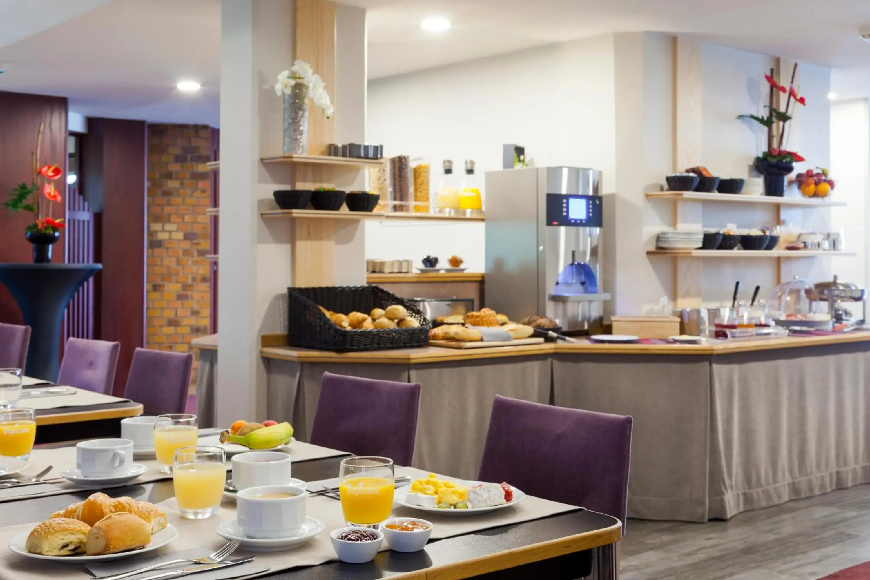 Buffet breakfast, Restaurant/Places to Eat in Kyriad Hotel Strasbourg Lingolsheim