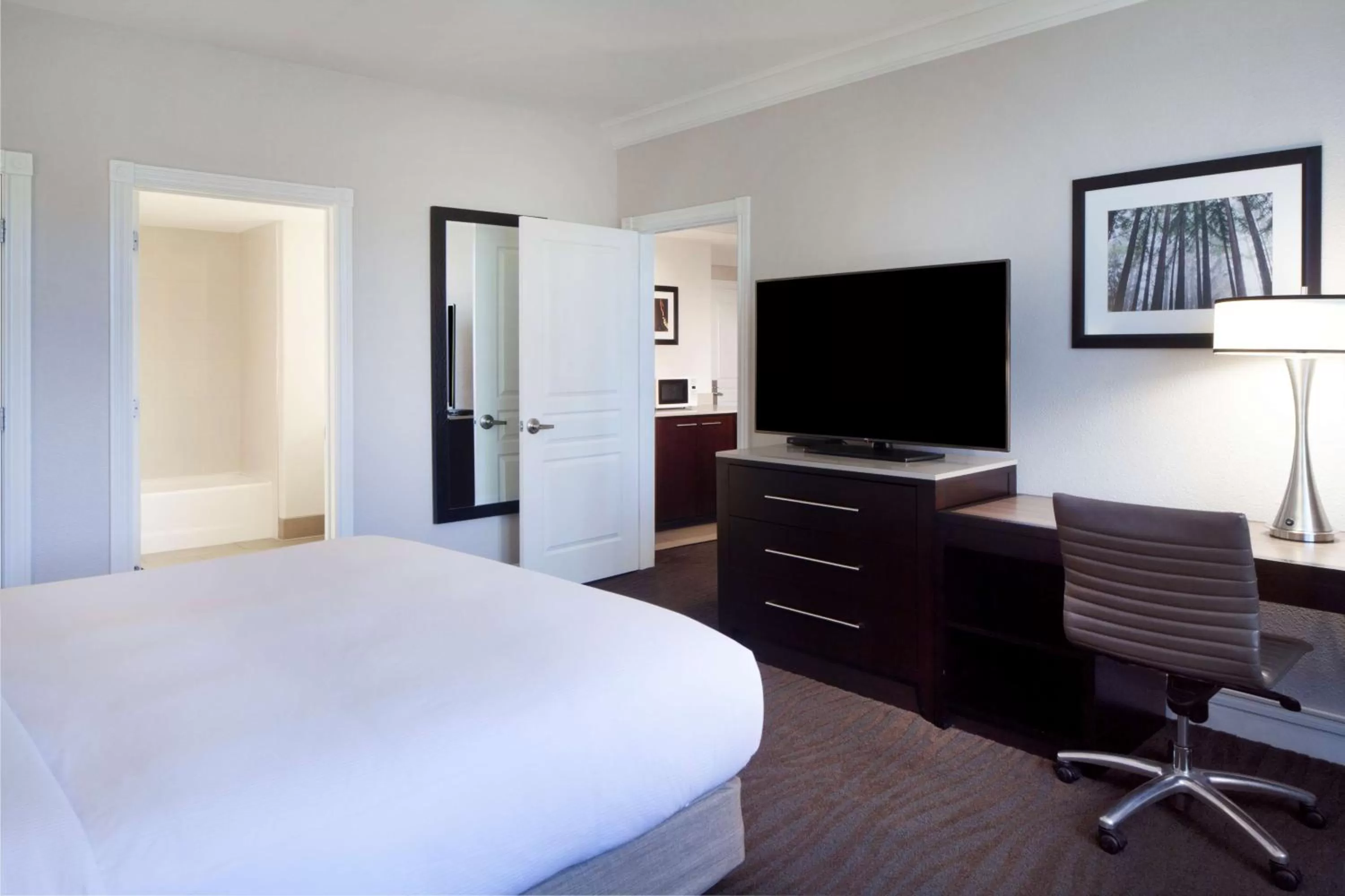 Bedroom, Bed in Hilton Santa Cruz Scotts Valley