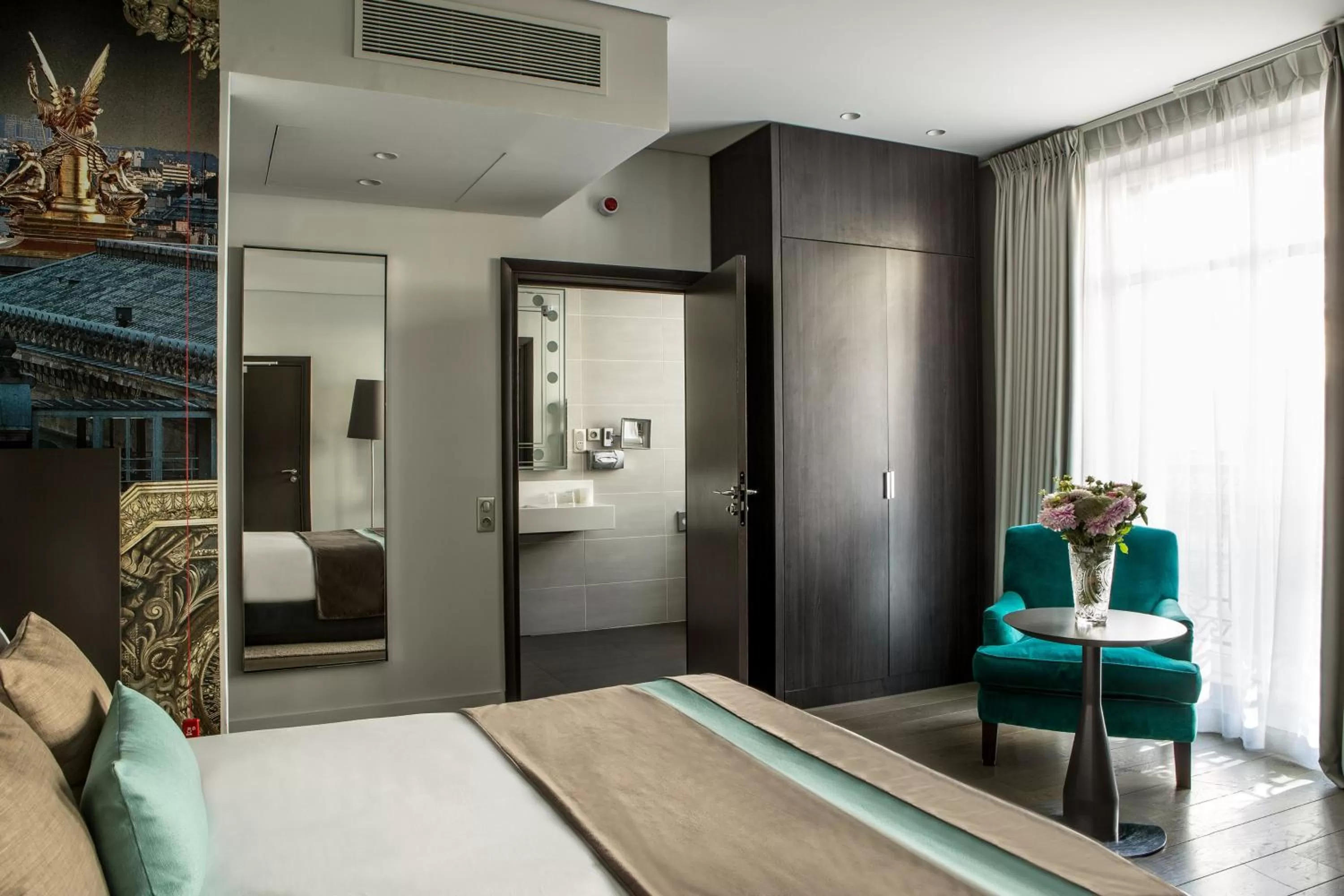 Photo of the whole room, Bed in Hotel Indigo Paris - Opera by IHG