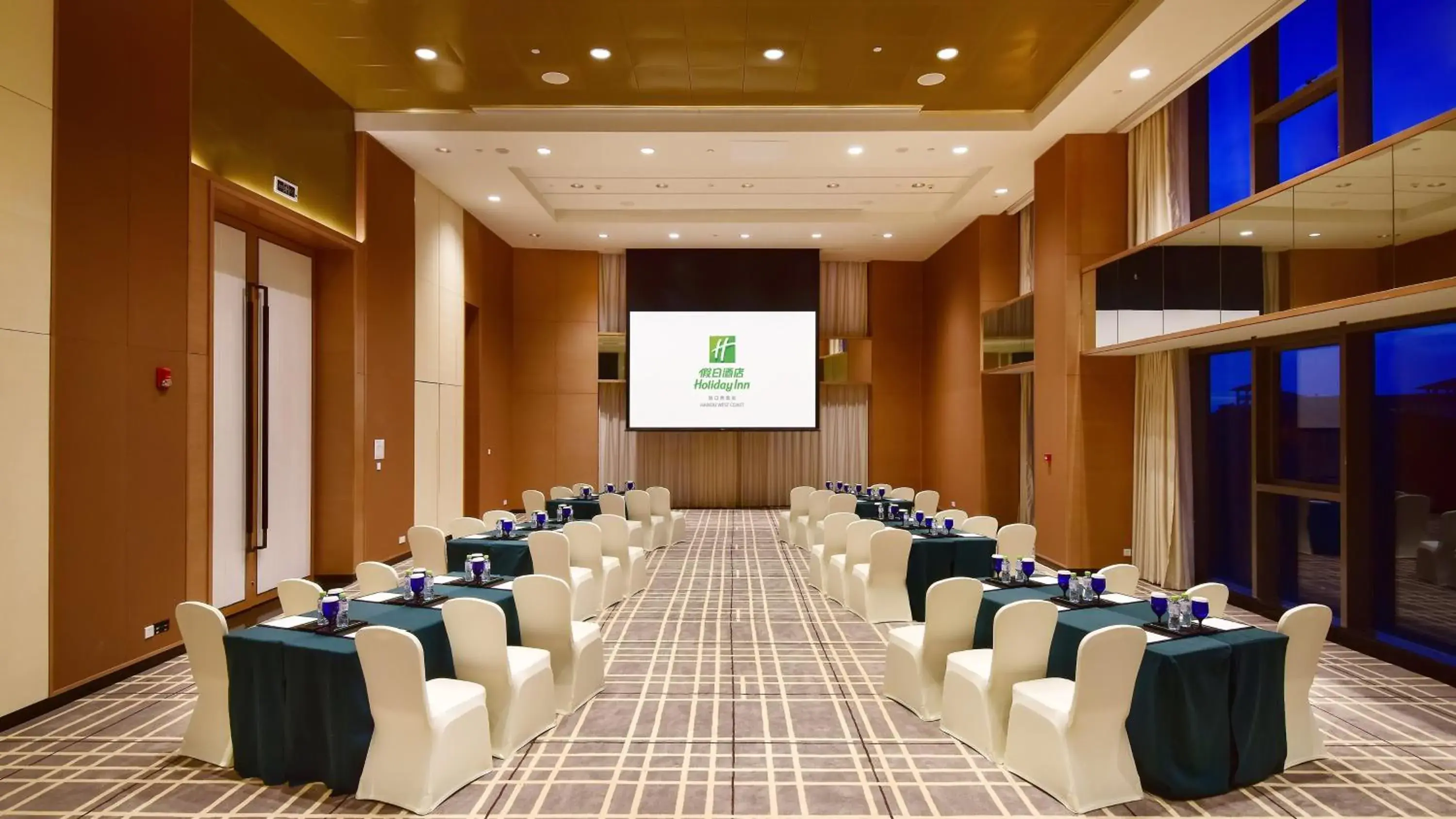 Meeting/conference room in Holiday Inn Haikou West Coast, an IHG Hotel