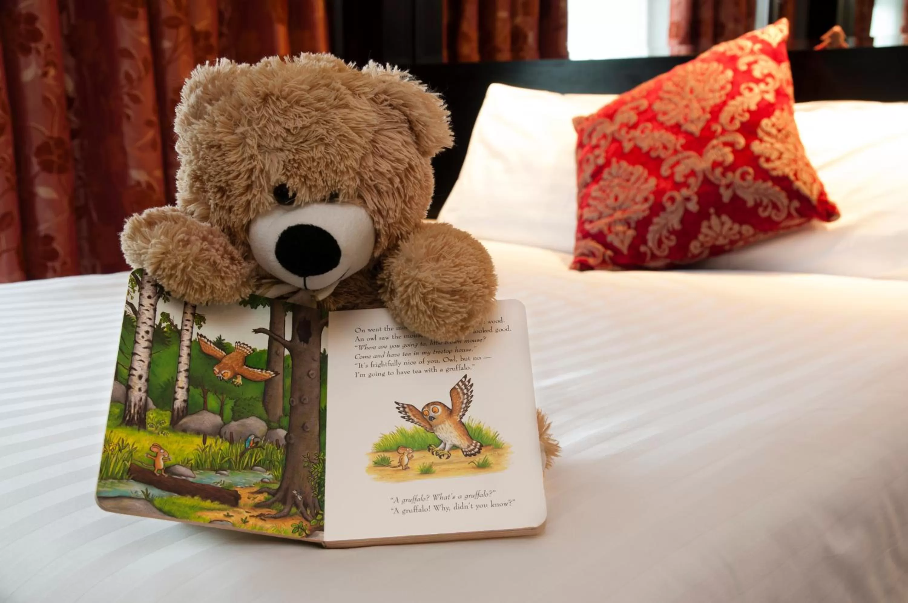 Bed in Flannery's Hotel