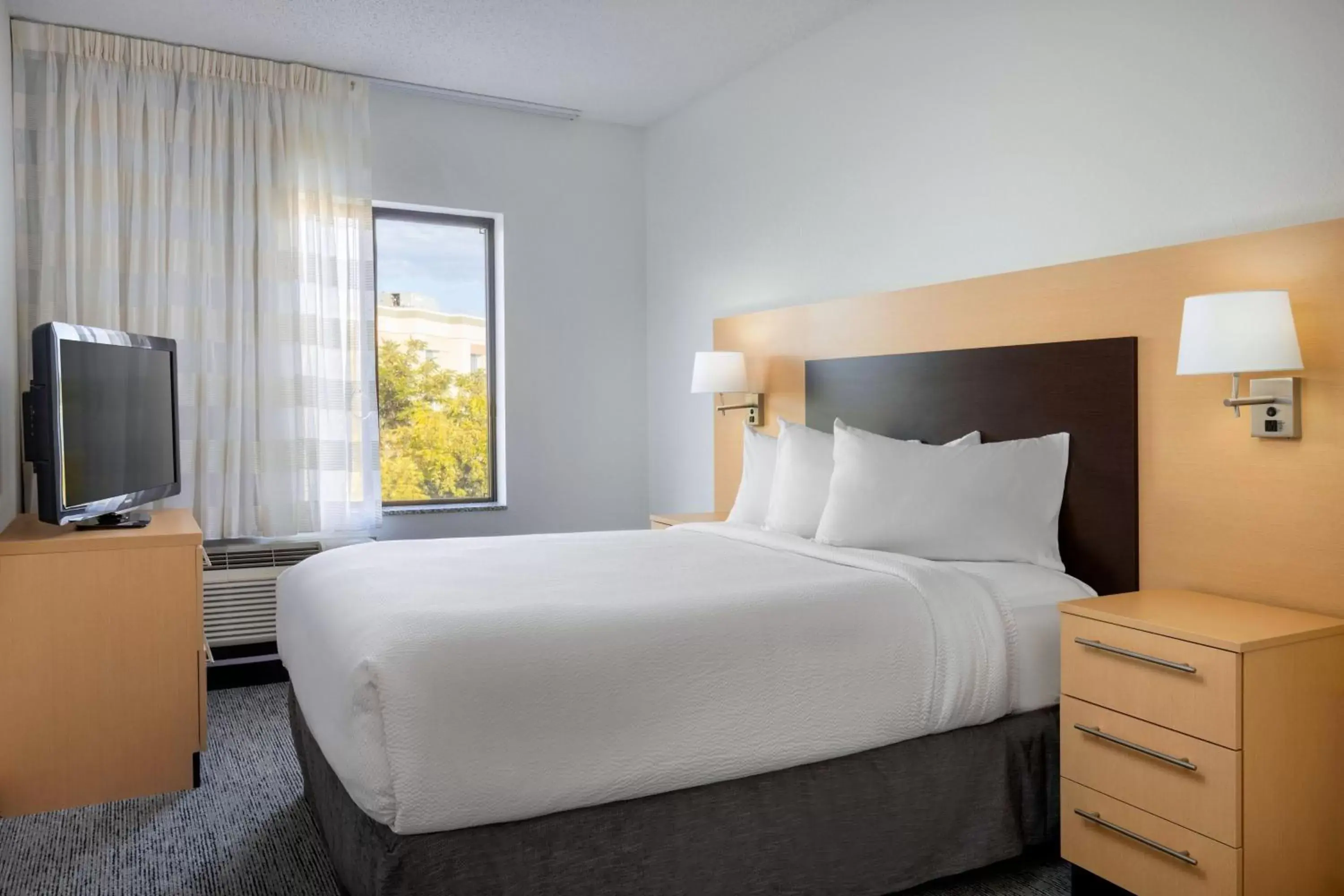 Bedroom, Bed in TownePlace Suites by Marriott York