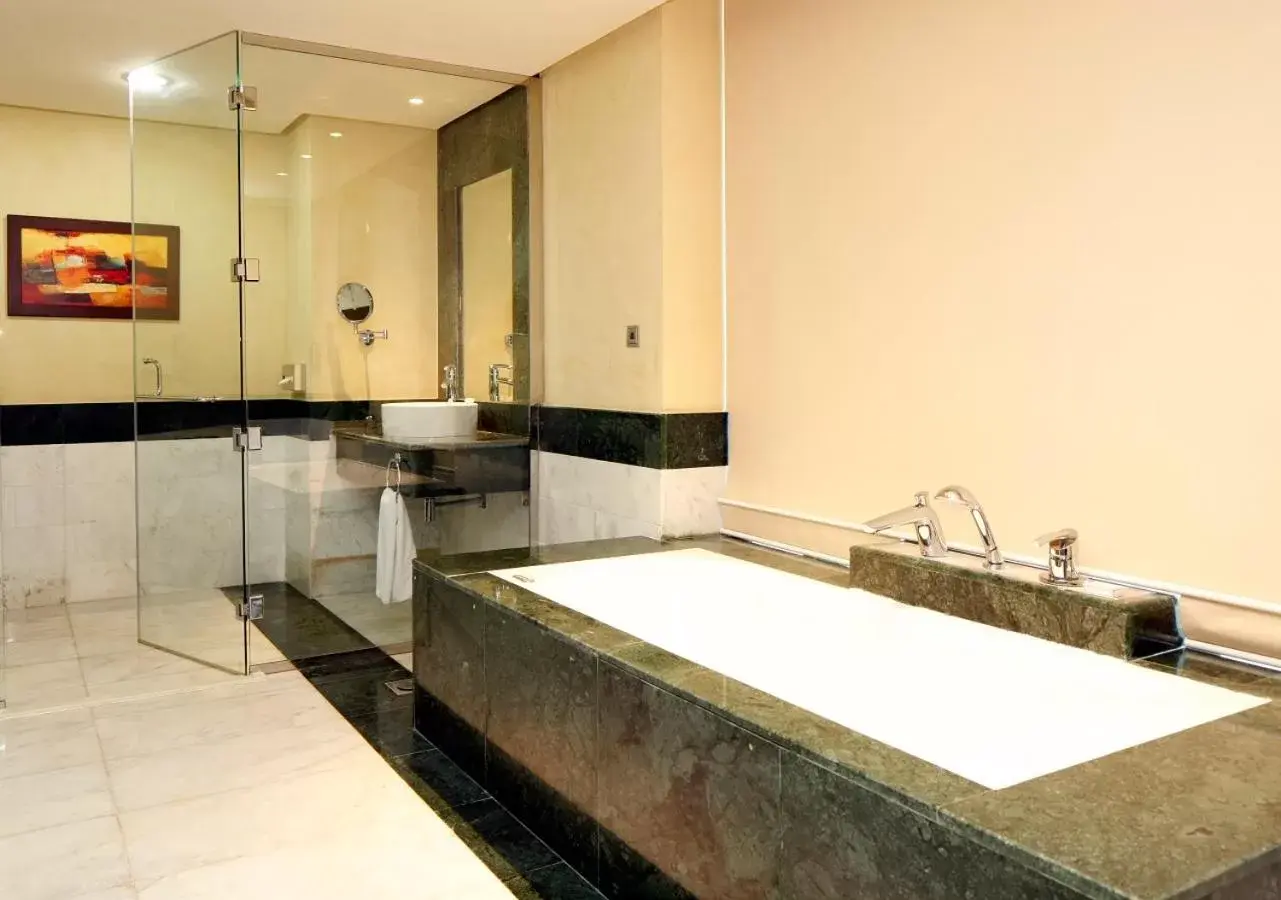 Bath, Bathroom in Holiday Inn Olaya, an IHG Hotel