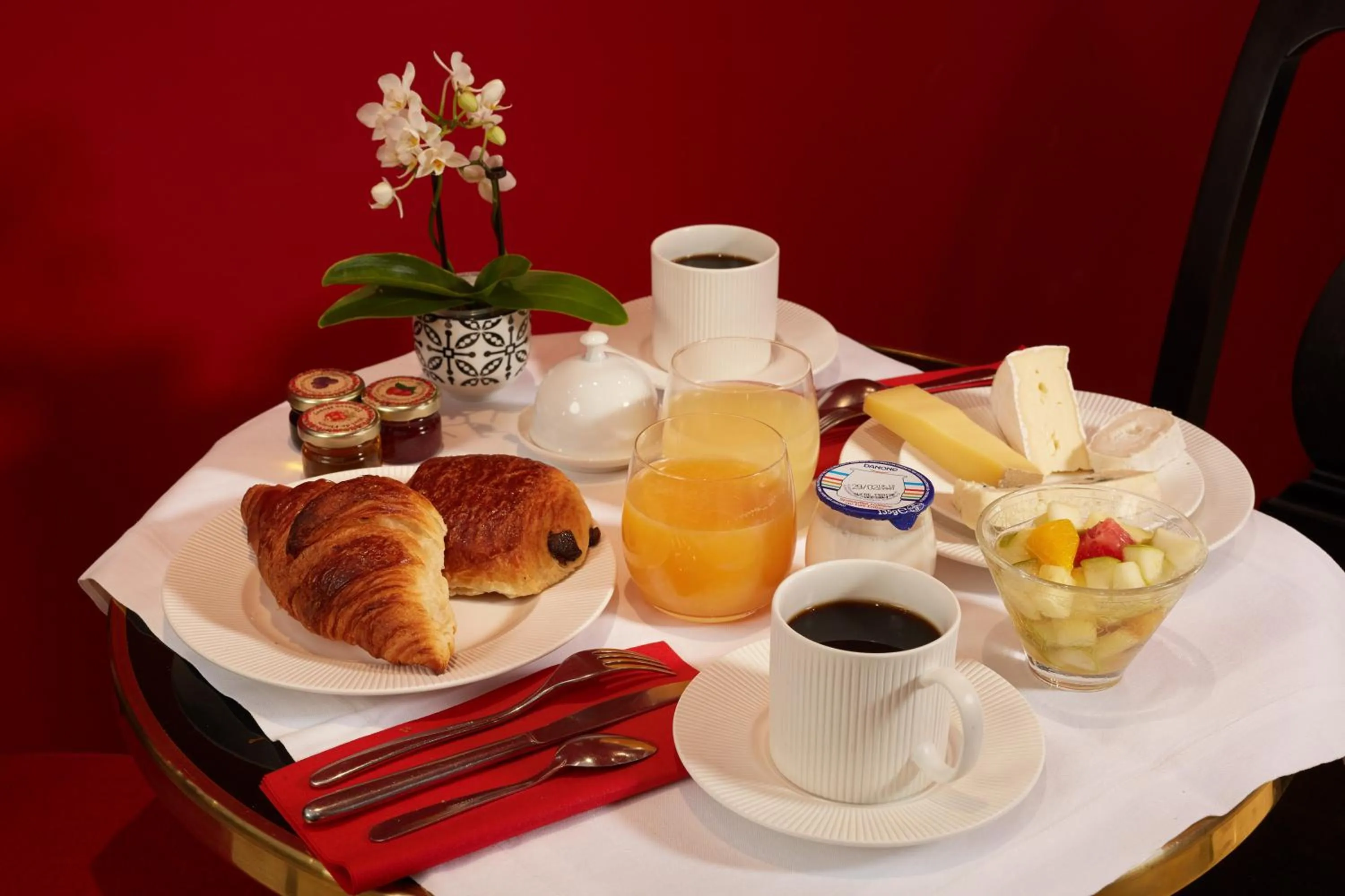 Food close-up in Hôtel Relais Saint Jacques Paris