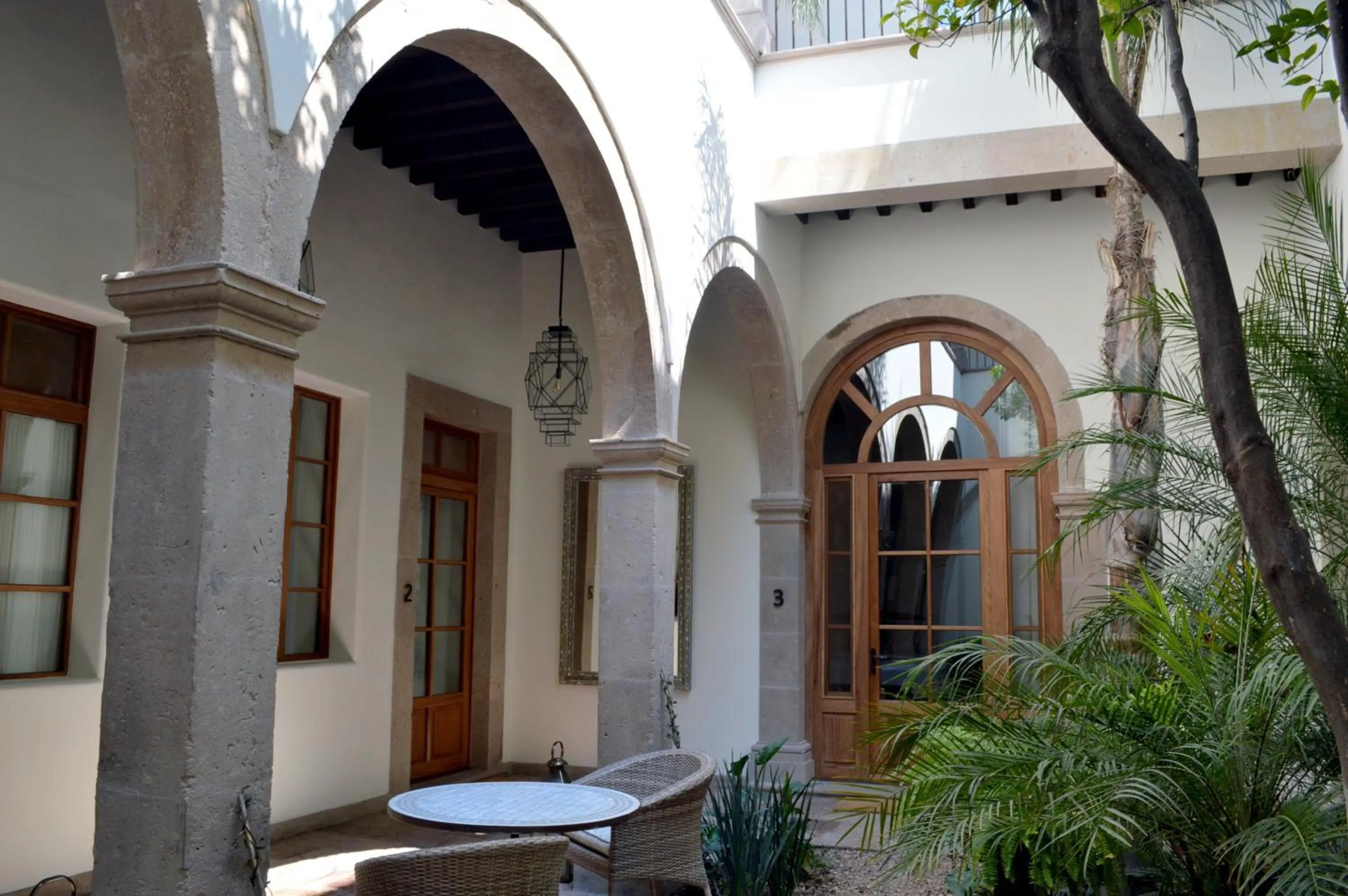 Patio in Hotel Casa Blanca 7