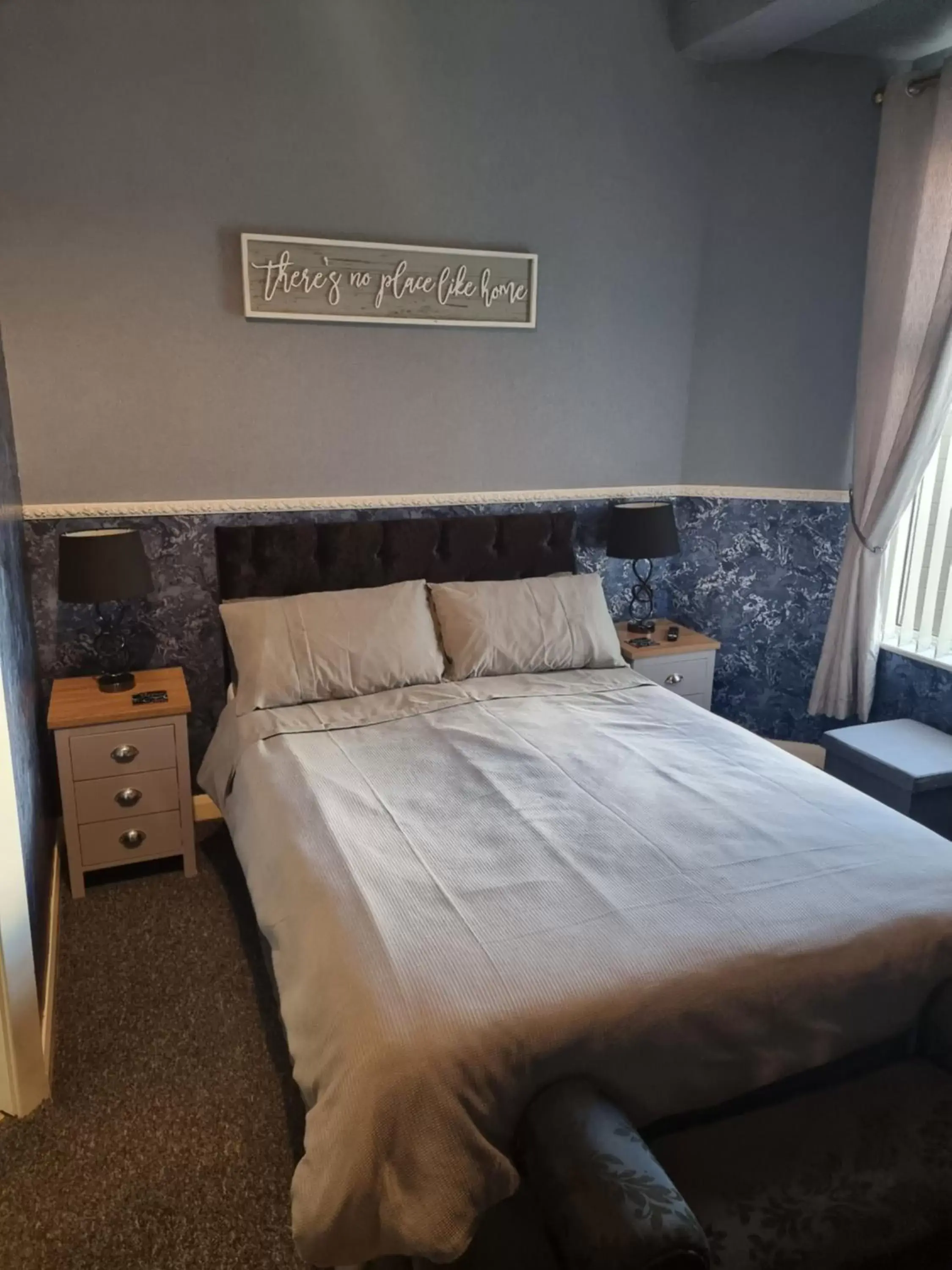 Bedroom, Bed in Thornhill Blackpool