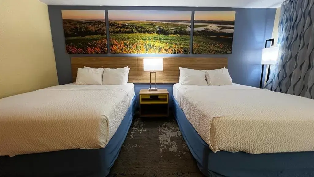 Bed in Days Inn by Wyndham Newton