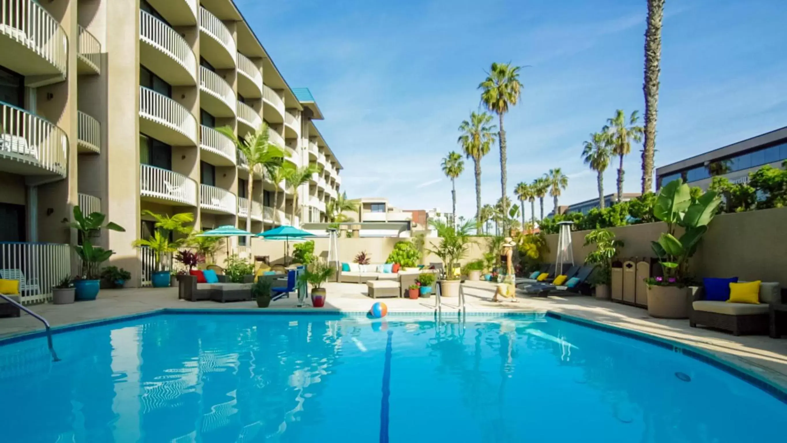 Pool view, Swimming Pool in Inn by the Sea, La Jolla