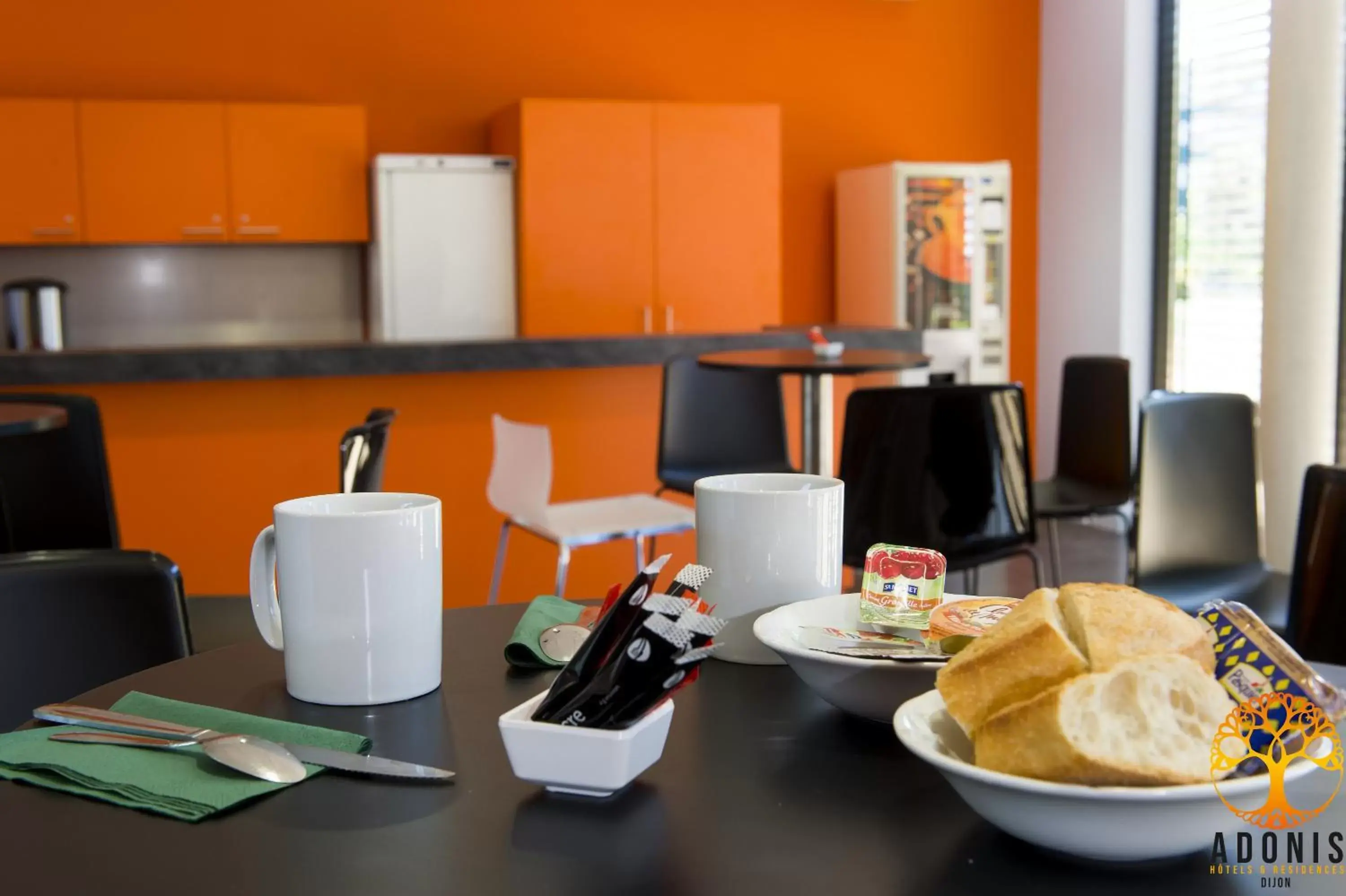 Breakfast in Adonis Dijon Maison Internationale Breakfast in Adonis Dijon Maison Internationale