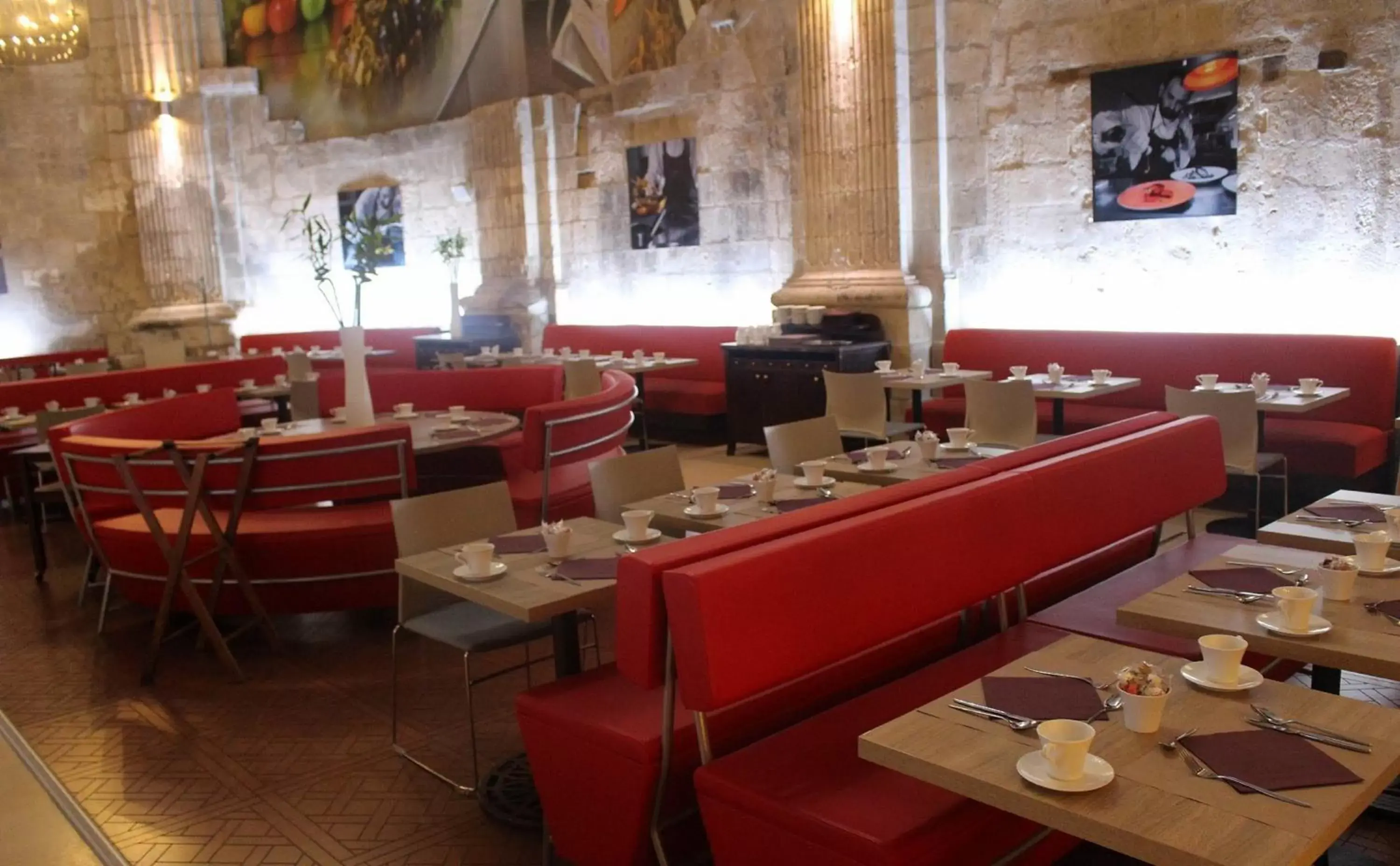 Buffet breakfast, Restaurant/Places to Eat in Hotel De Bourbon Grand Hotel Mercure Bourges